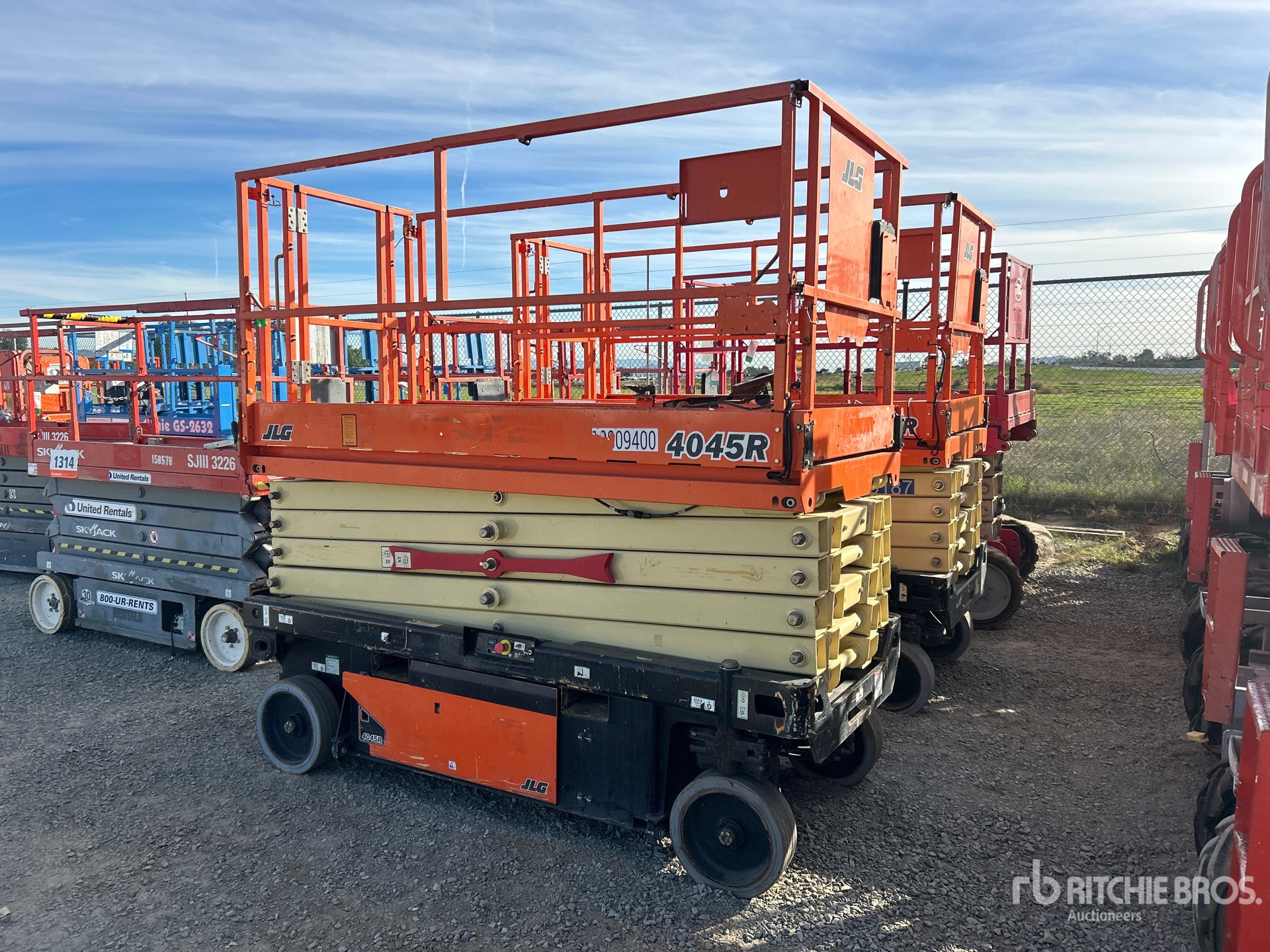 General Appearance with Picture, Right Front Corner