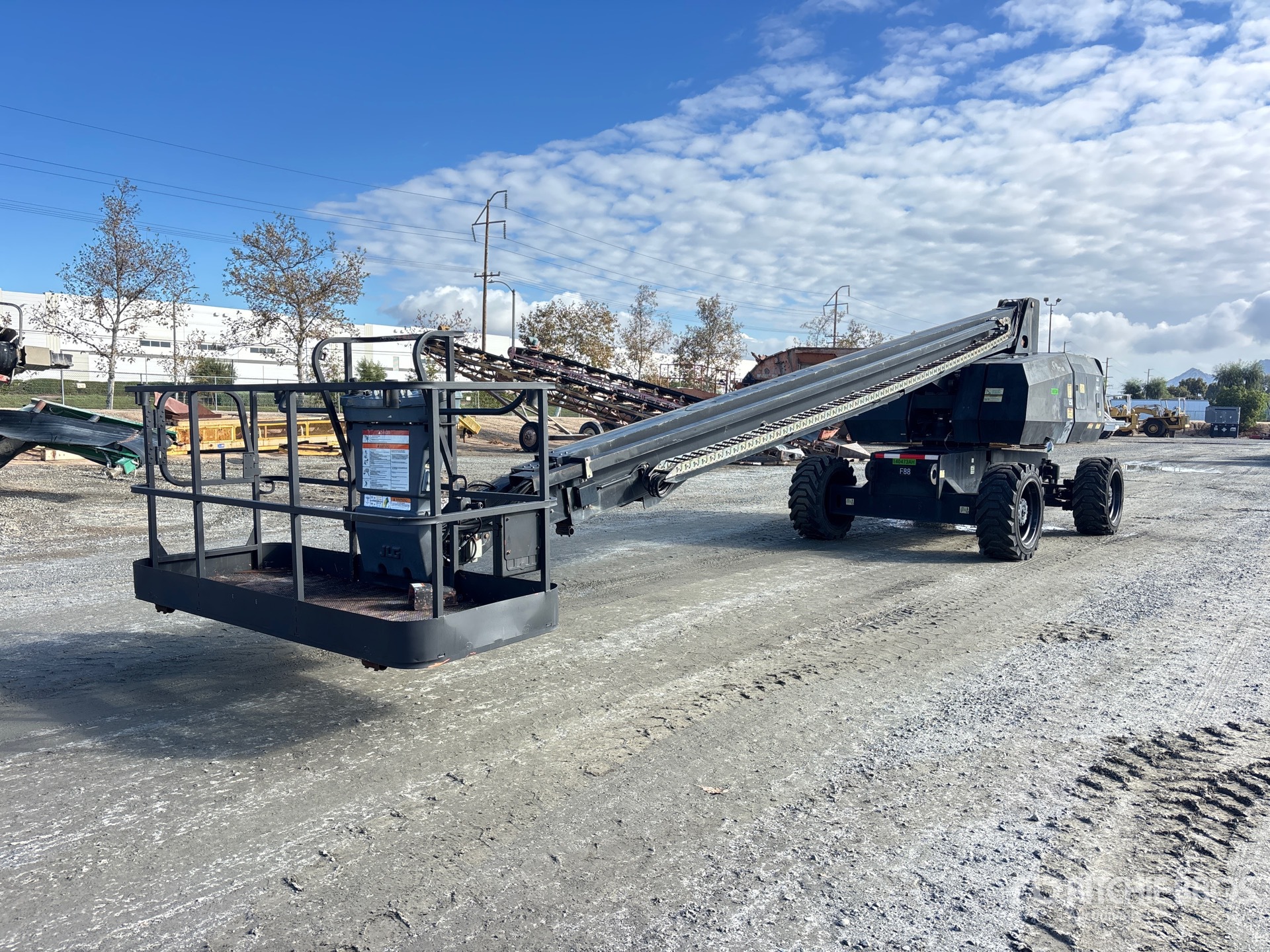 General Appearance with Foto, angolo anteriore sinistro