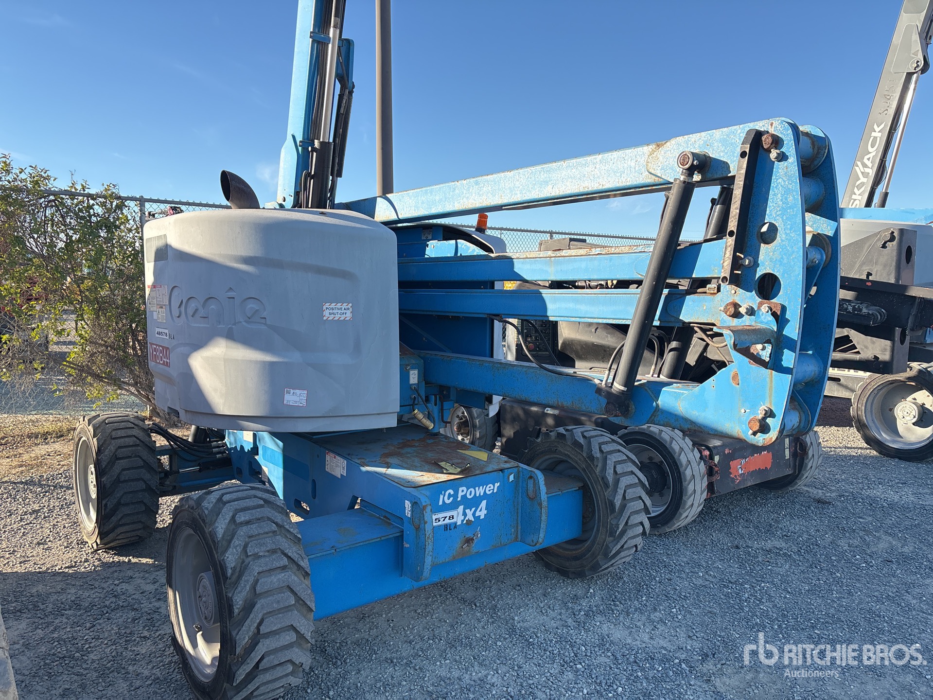 General Appearance with Picture, Right Front Corner