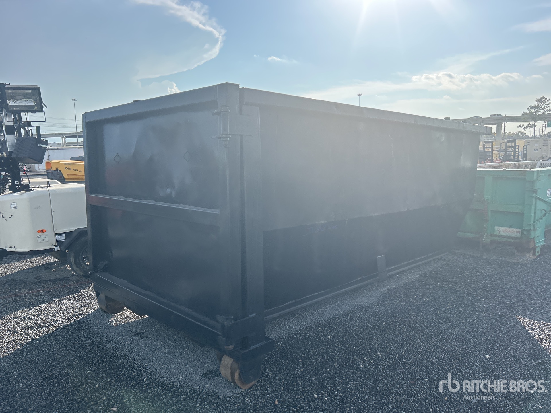 General Appearance with Foto, angolo anteriore sinistro