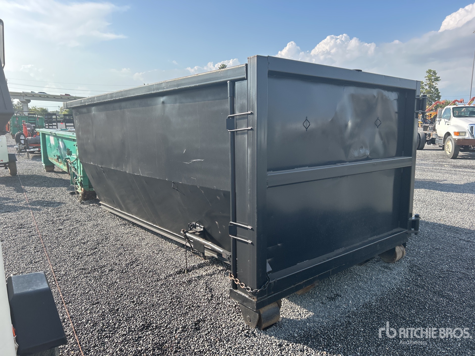 General Appearance with Foto, angolo posteriore sinistro