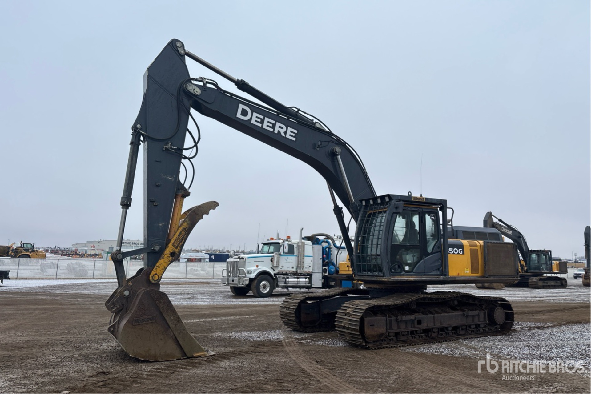 General Appearance with Foto, angolo anteriore sinistro