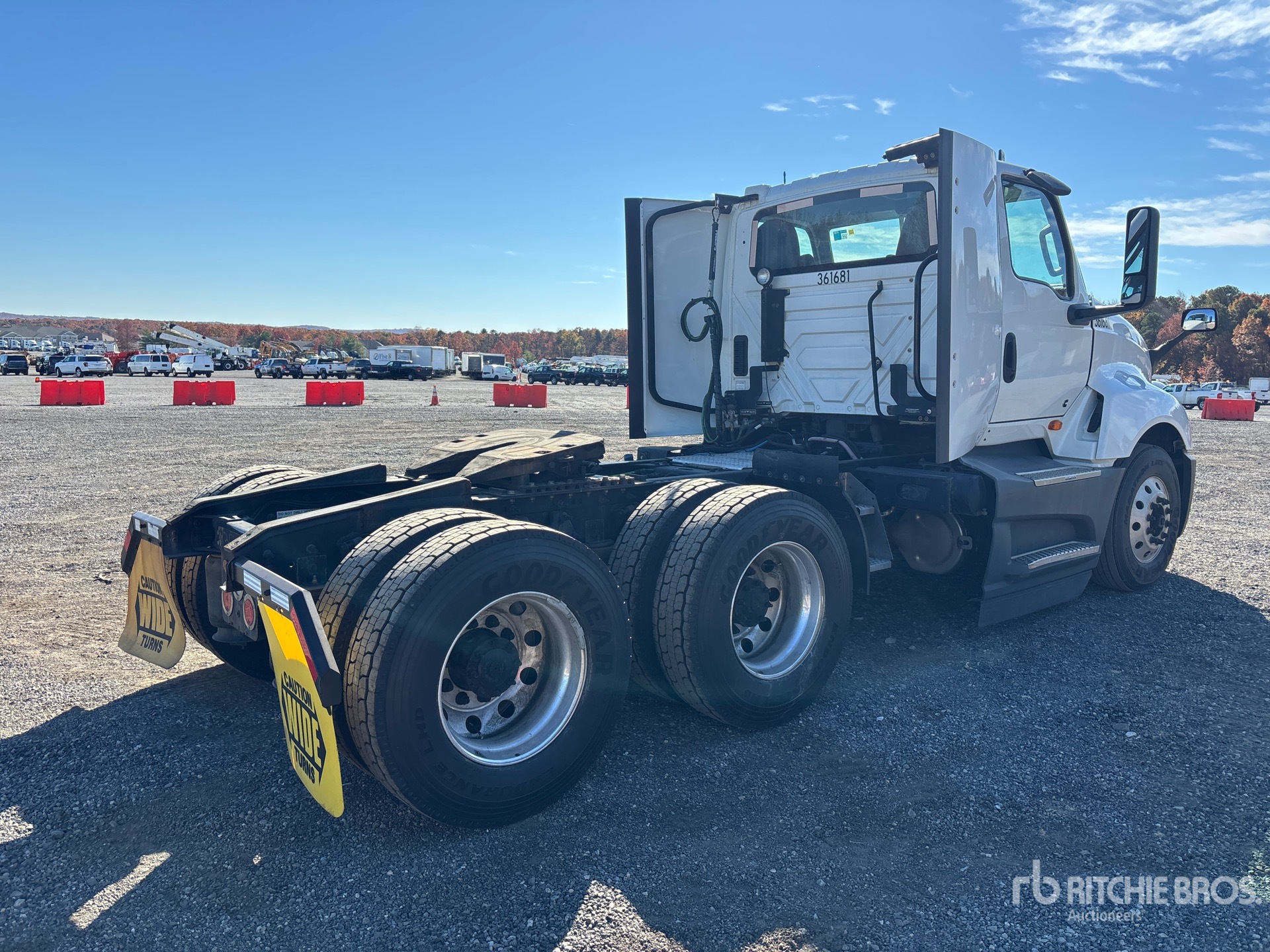 General Appearance with Bild, Ecke hinten rechts