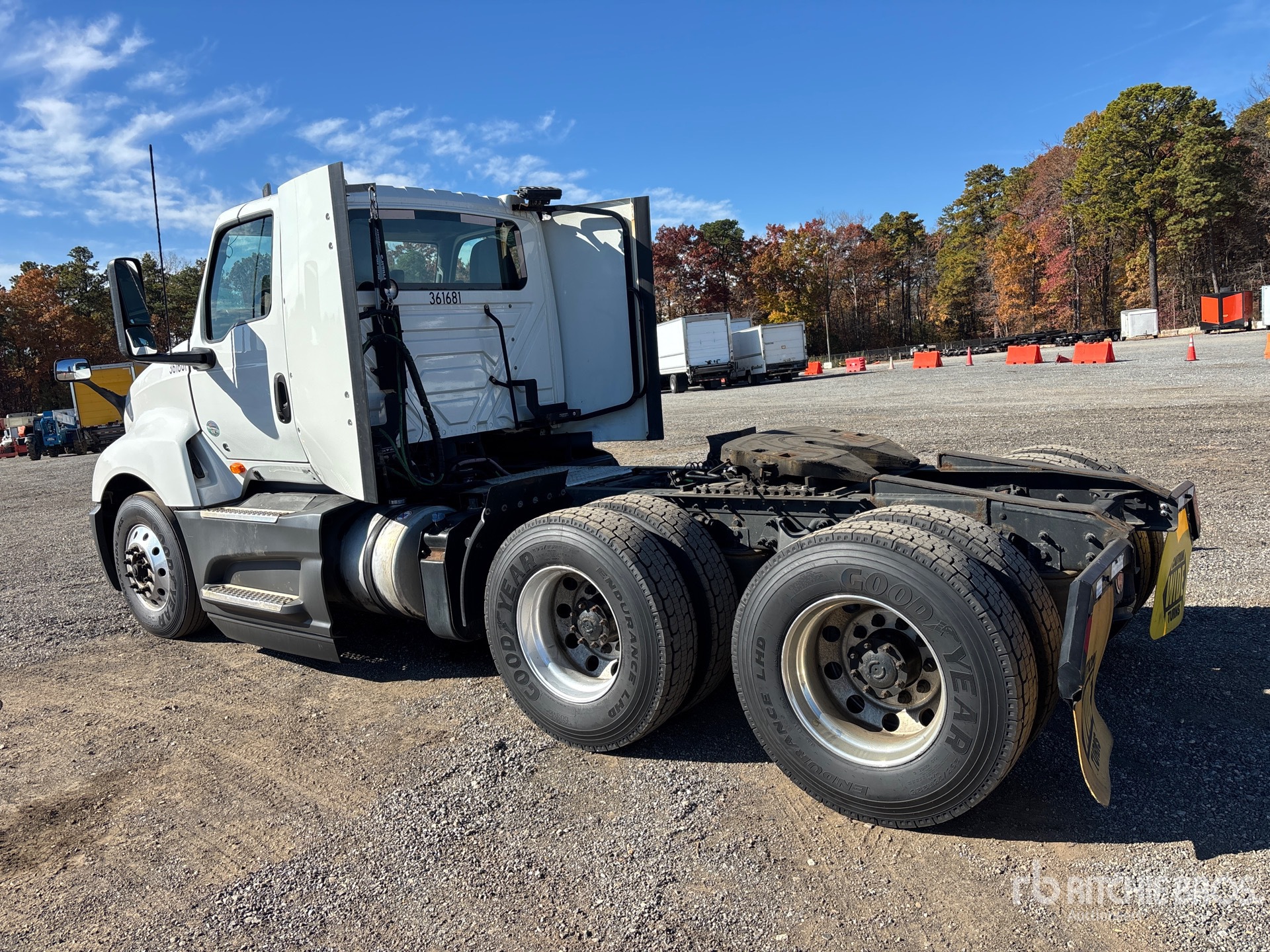 General Appearance with Bild, Ecke hinten links