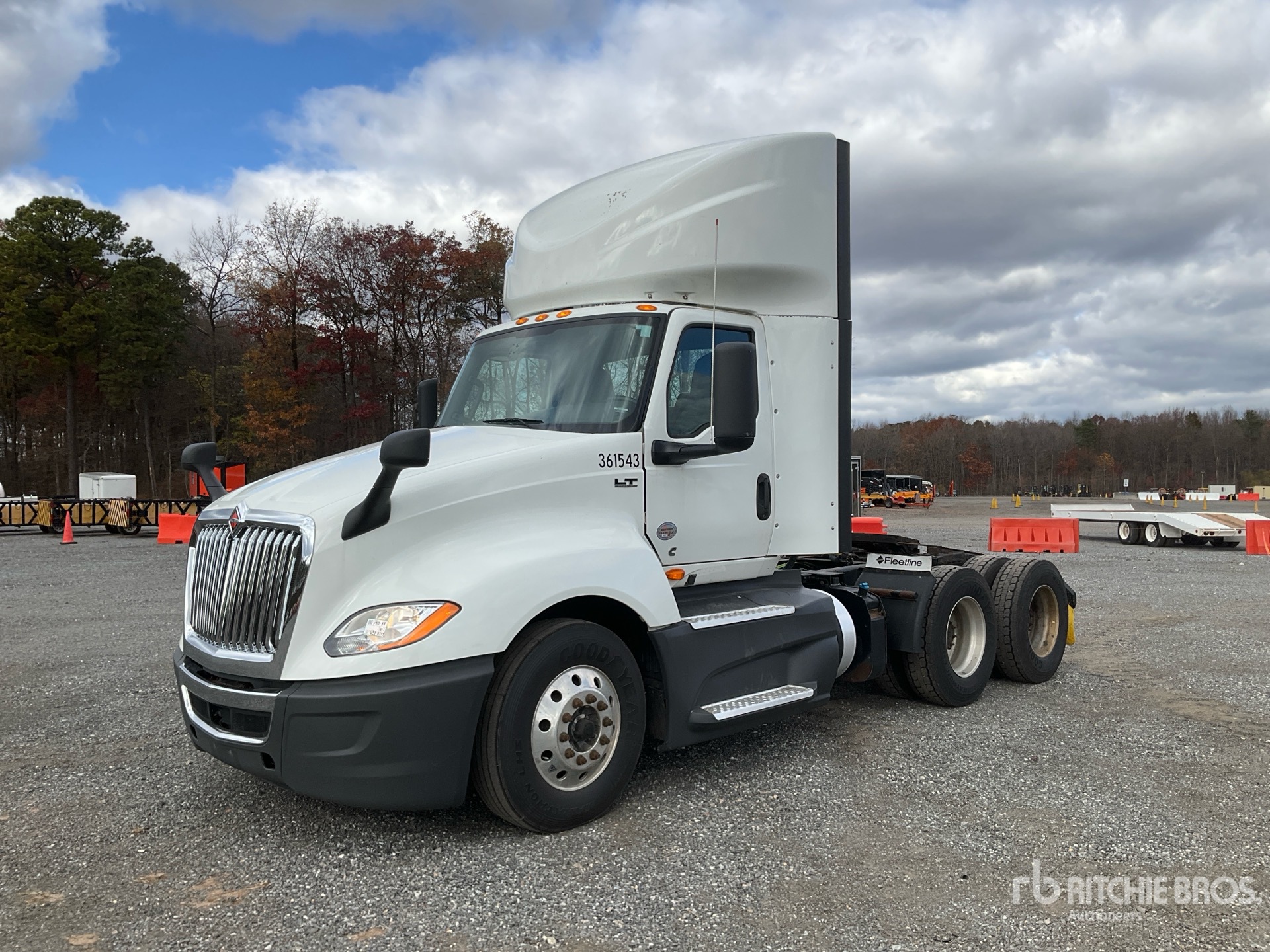 General Appearance with Image, coin avant gauche