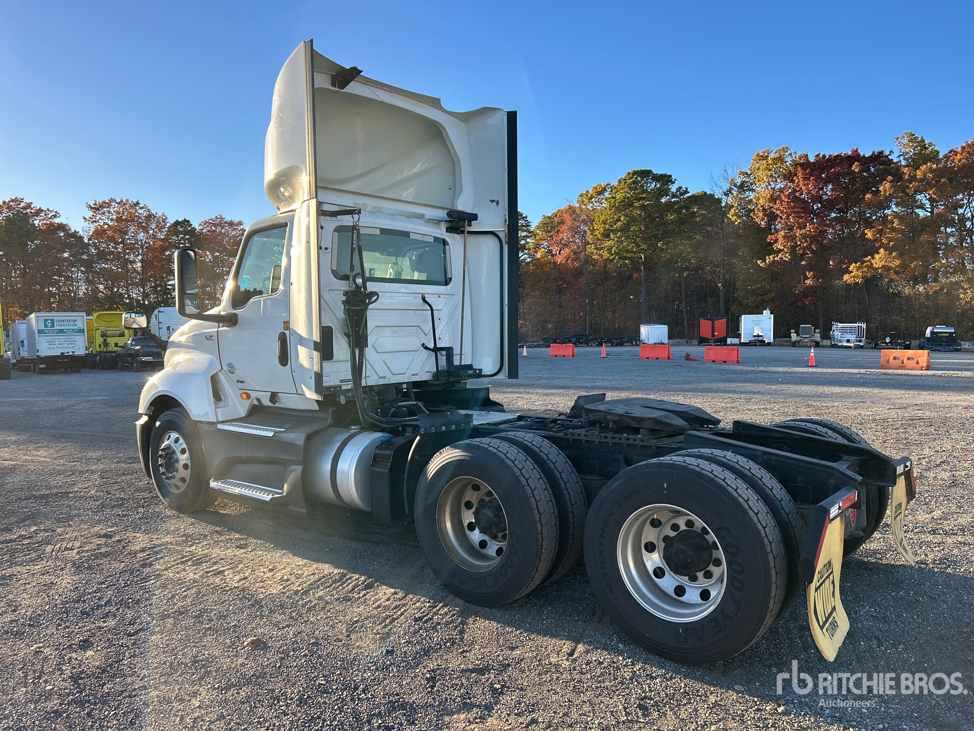 General Appearance with Foto, angolo posteriore sinistro