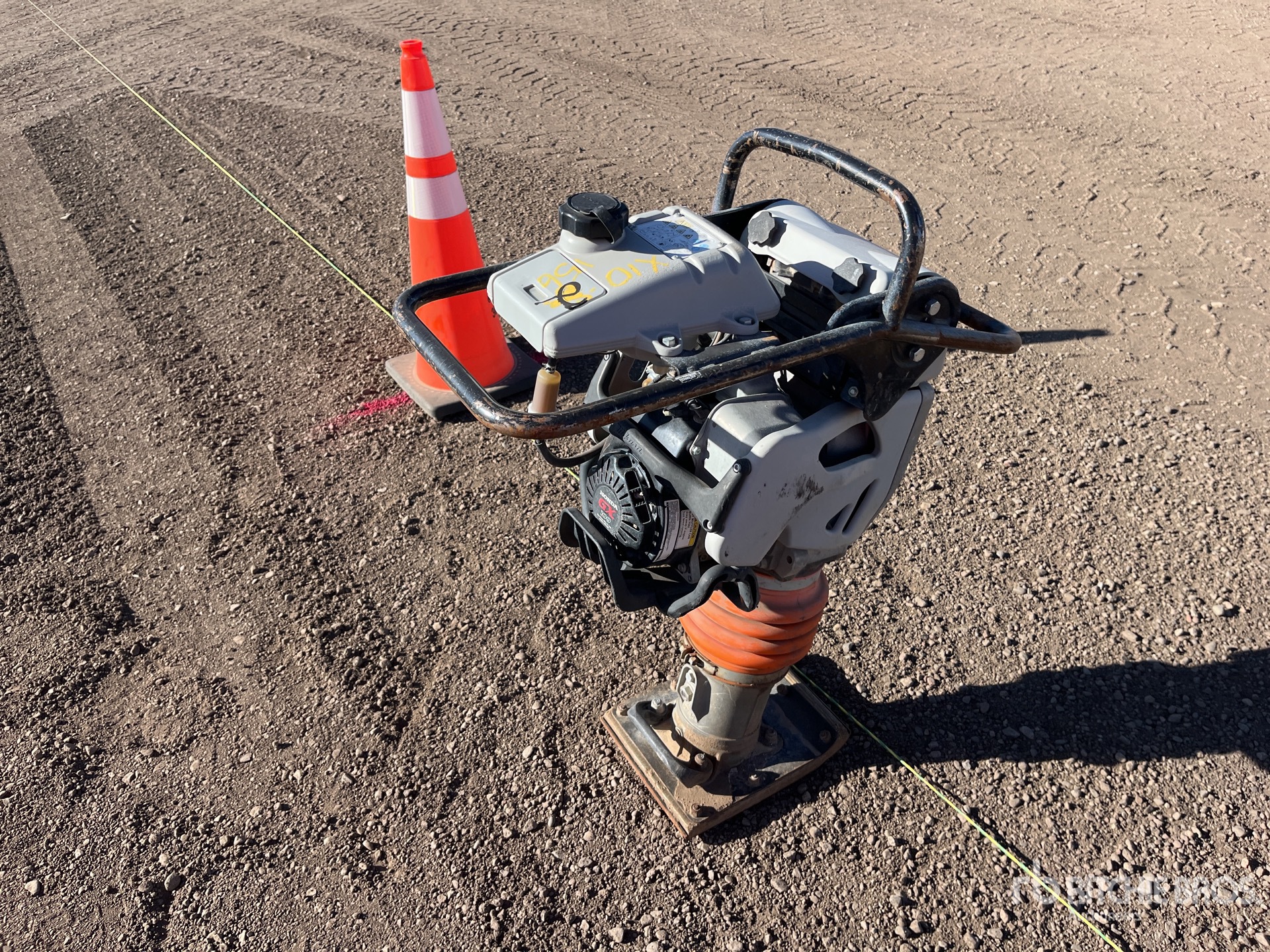 Aspect général with Image, coin arrière droit