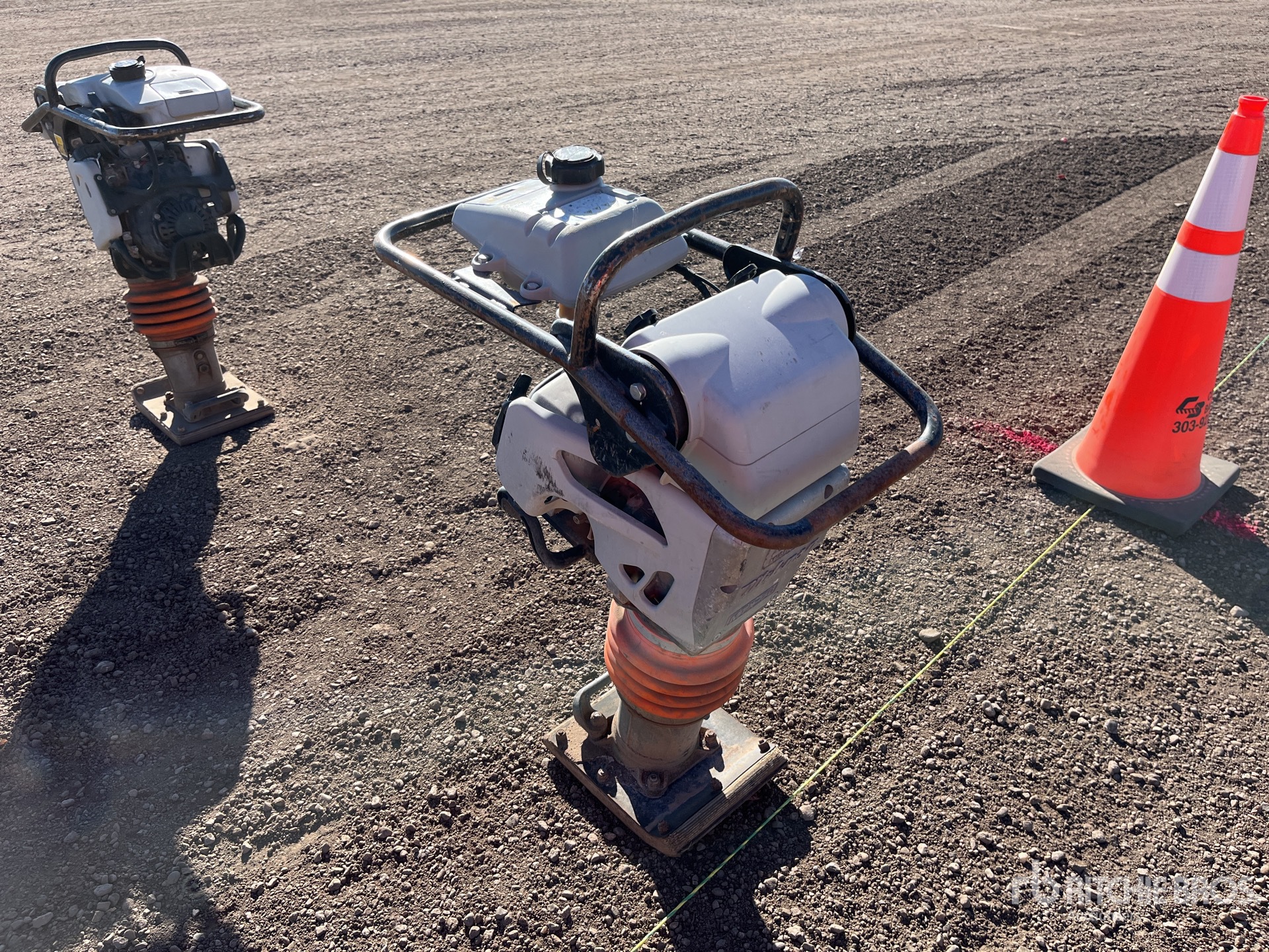 Aspect général with Image, coin avant droit