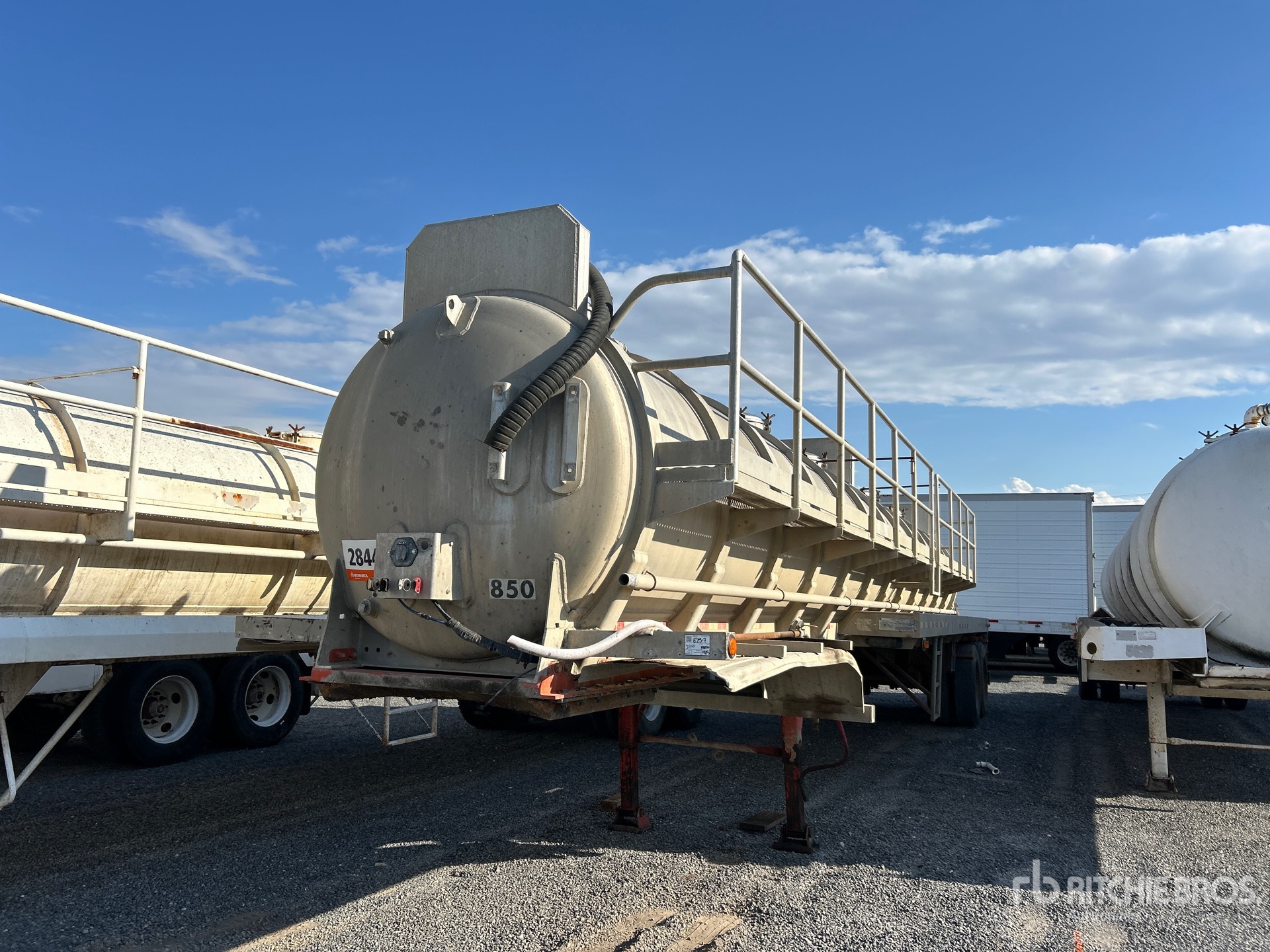 General Appearance with Bild, Ecke vorne links