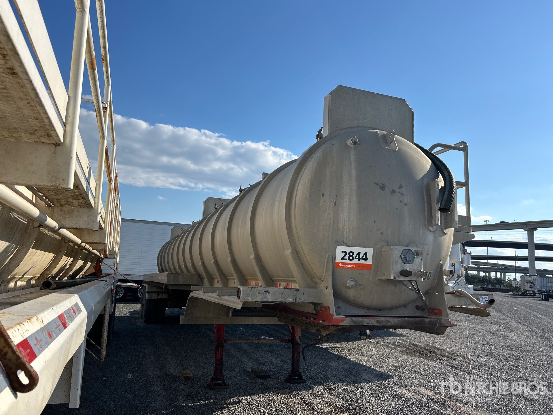 General Appearance with Bild, Ecke vorne rechts