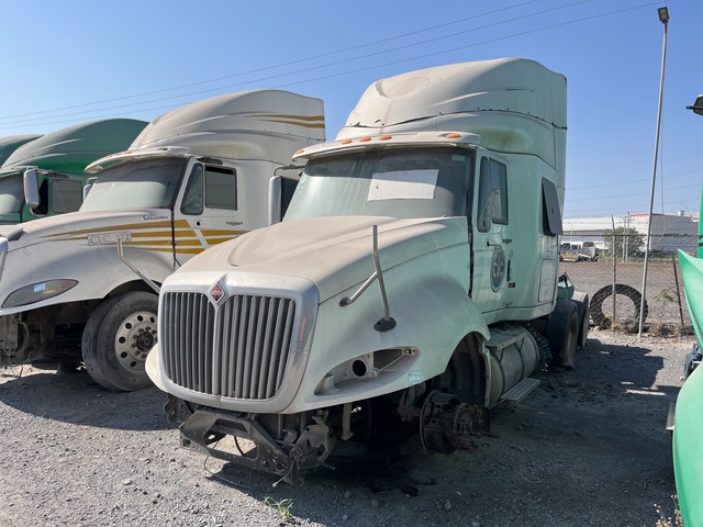 2013 International ProStar 6x4 Tractocamion con Dormitorio (Solo Partes) / Parts Only T/A Sleeper Truck Tractor (Inoperable)