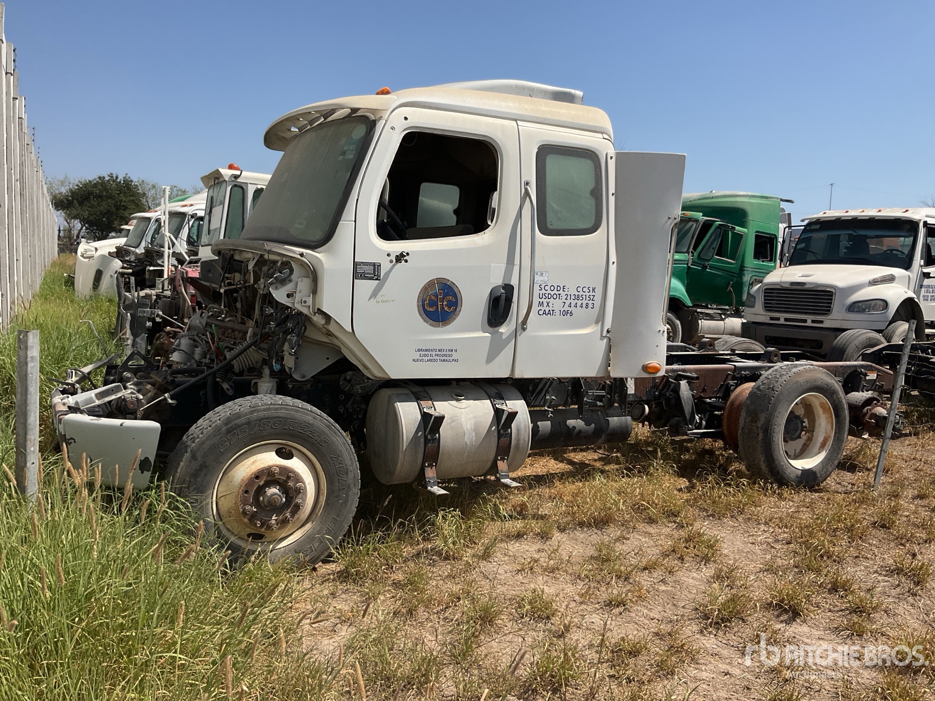 General Appearance with Foto, angolo anteriore sinistro