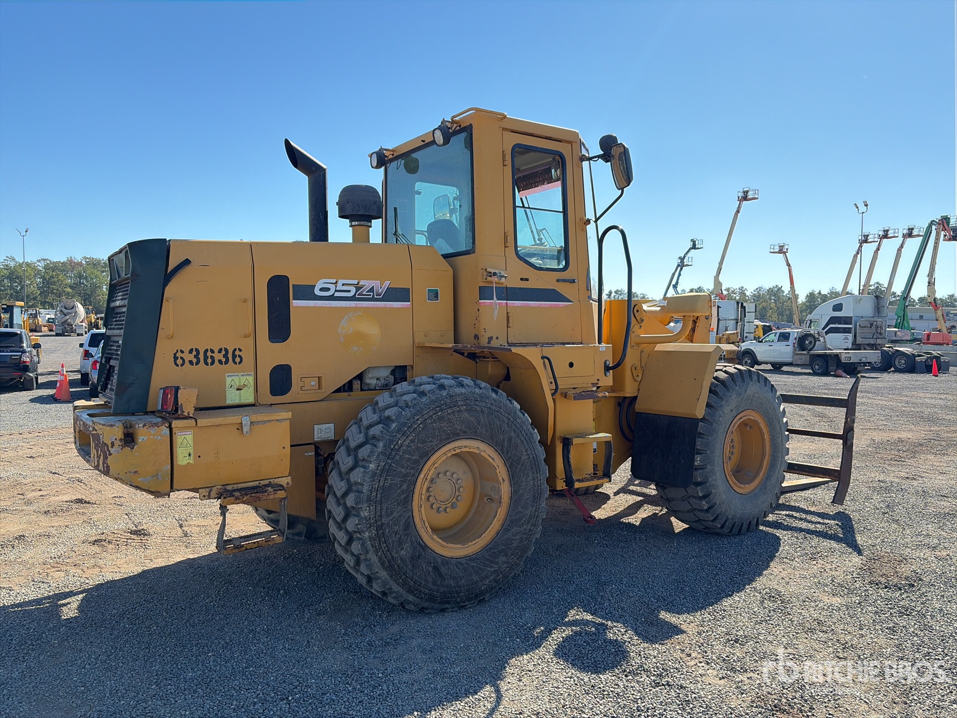 General Appearance with Foto, angolo anteriore sinistro