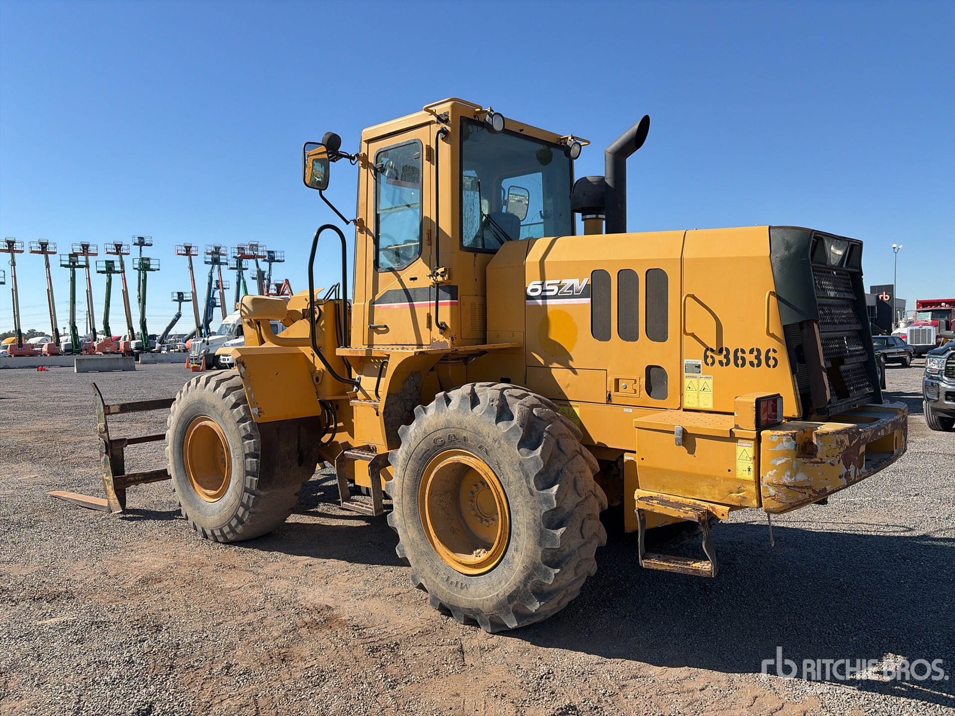 General Appearance with Foto, angolo posteriore sinistro