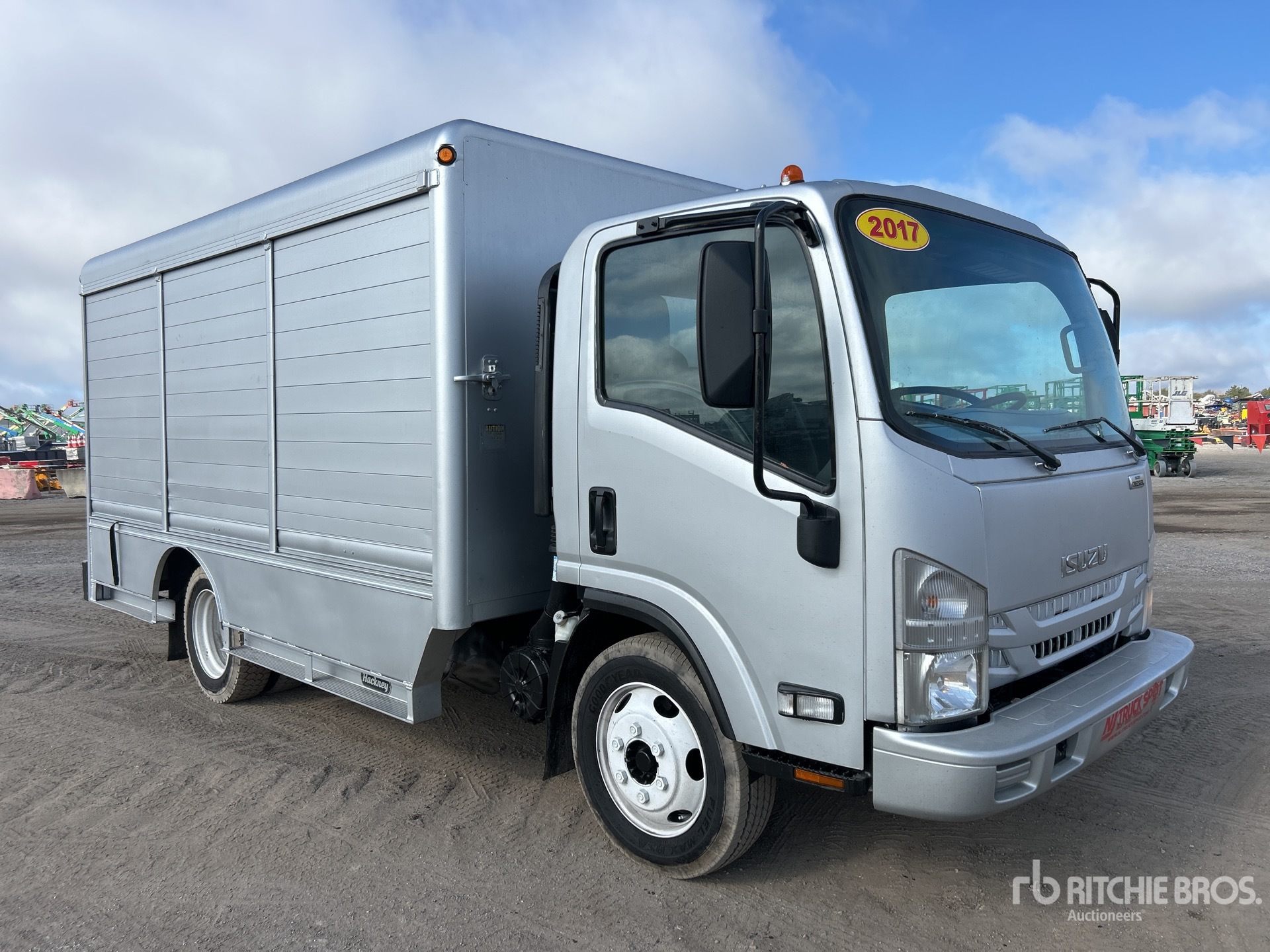 General Appearance with Bild, Ecke vorne rechts