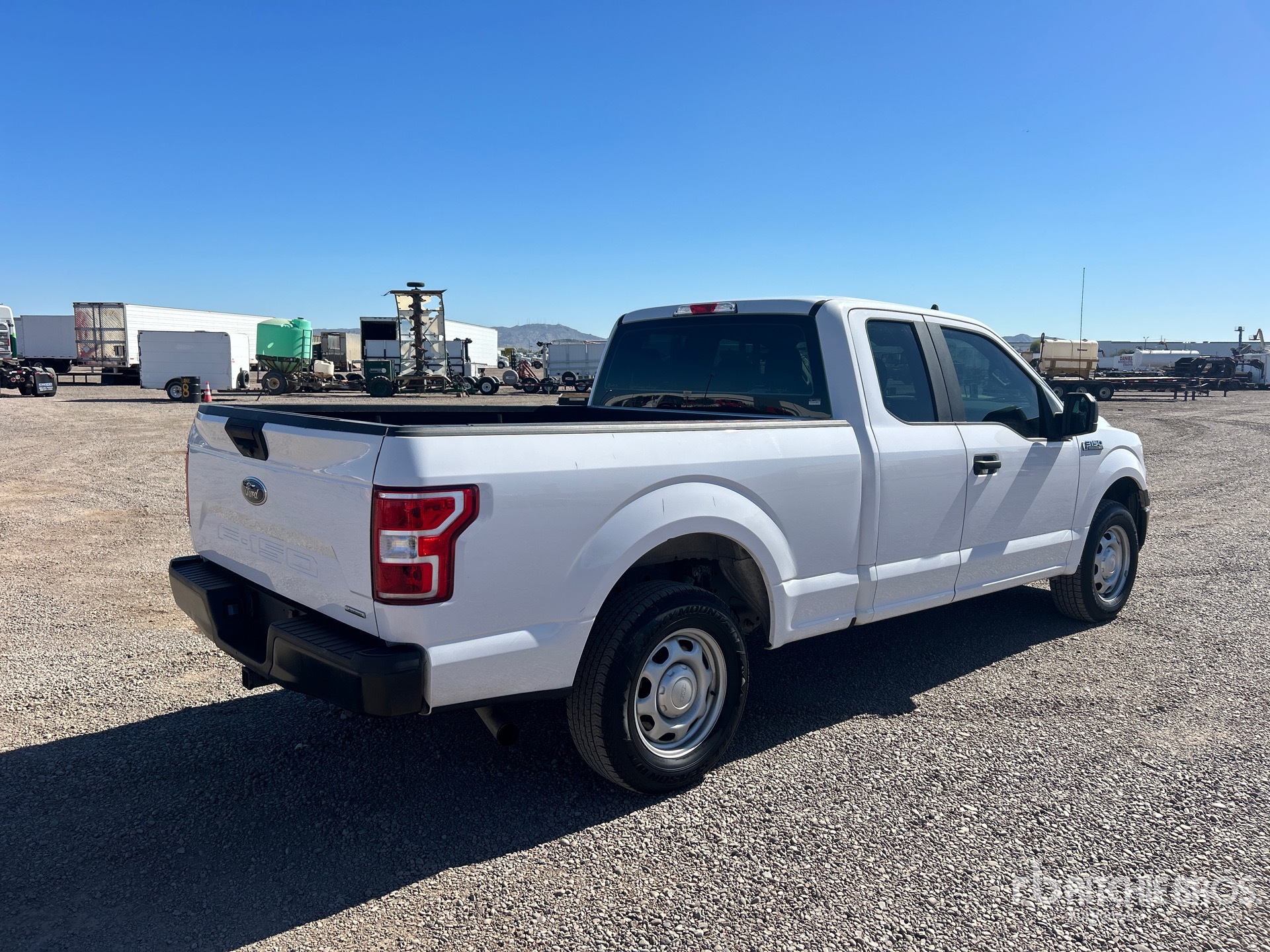 Aspect général with Image, coin arrière droit