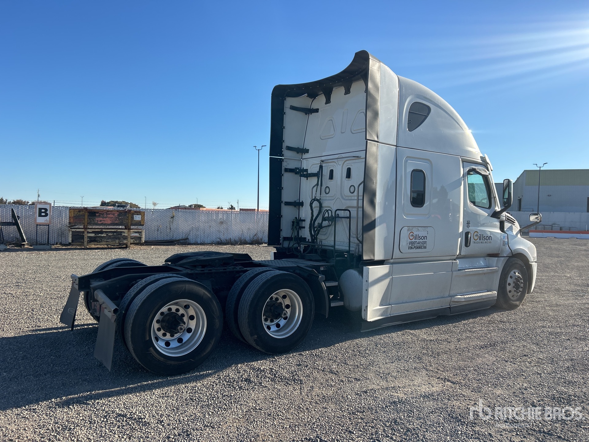 General Appearance with Foto, angolo anteriore sinistro