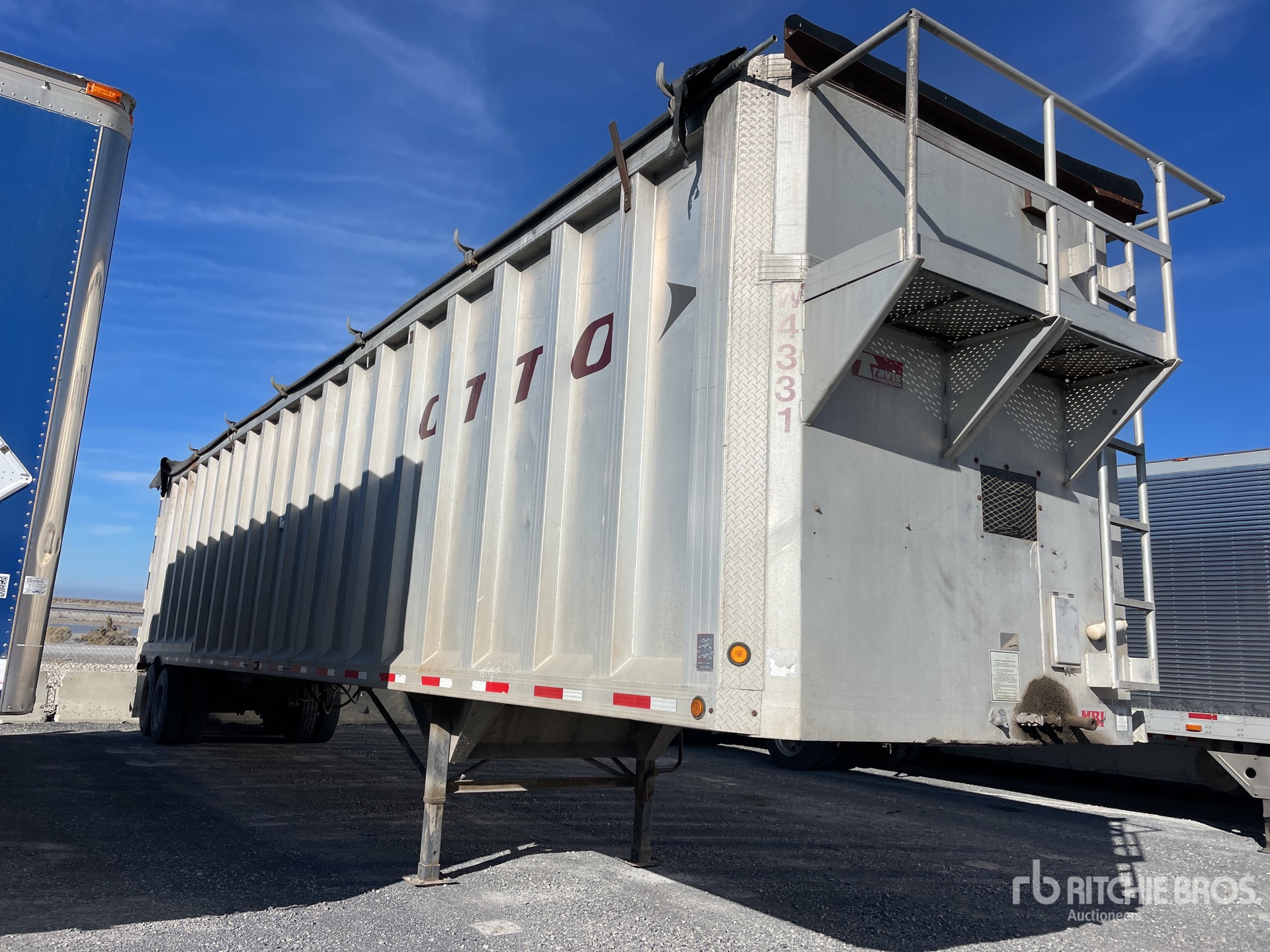 General Appearance with Image, coin avant droit