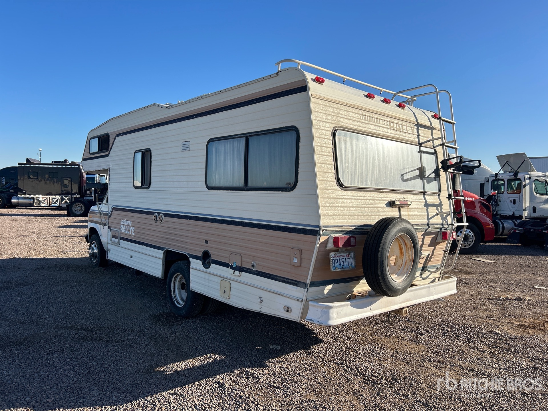 General Appearance with Foto, angolo posteriore sinistro