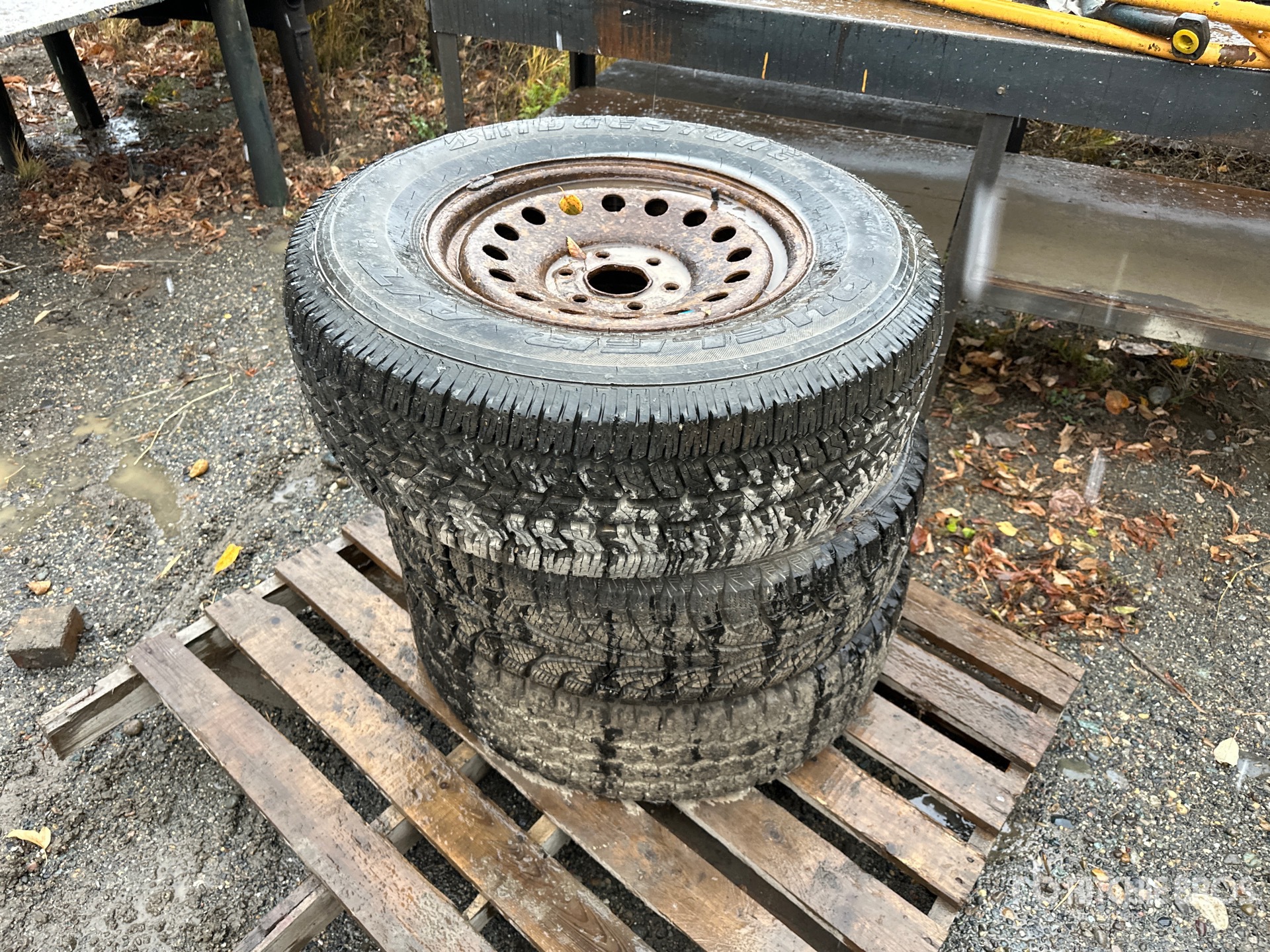 General Appearance with Bild, Ecke vorne links