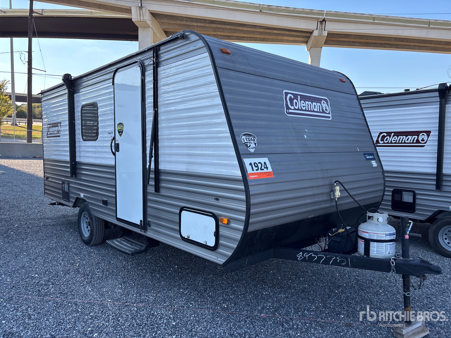 General Appearance with Imagen: esquina delantera derecha