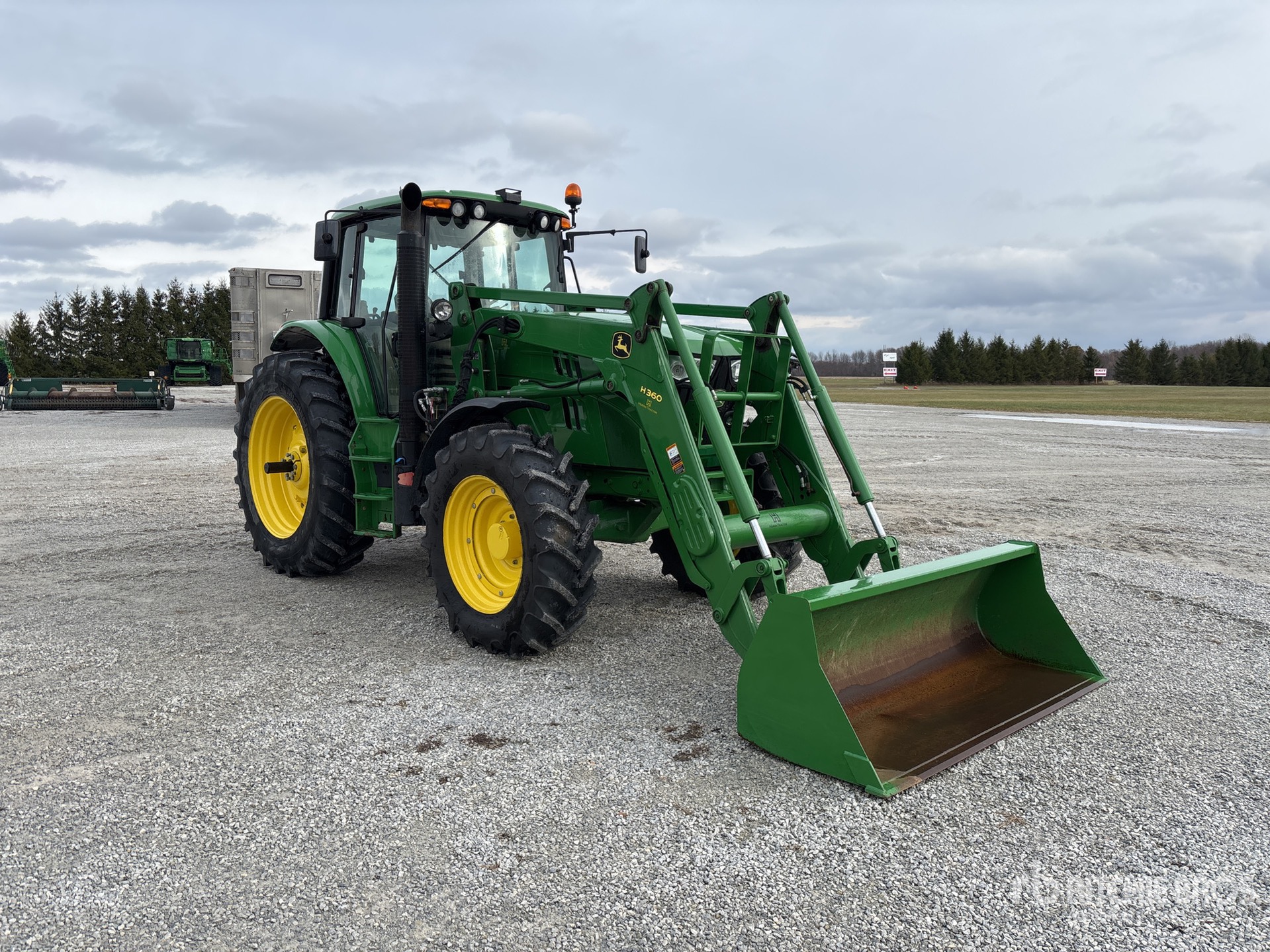 General Appearance with Picture, Right Front Corner