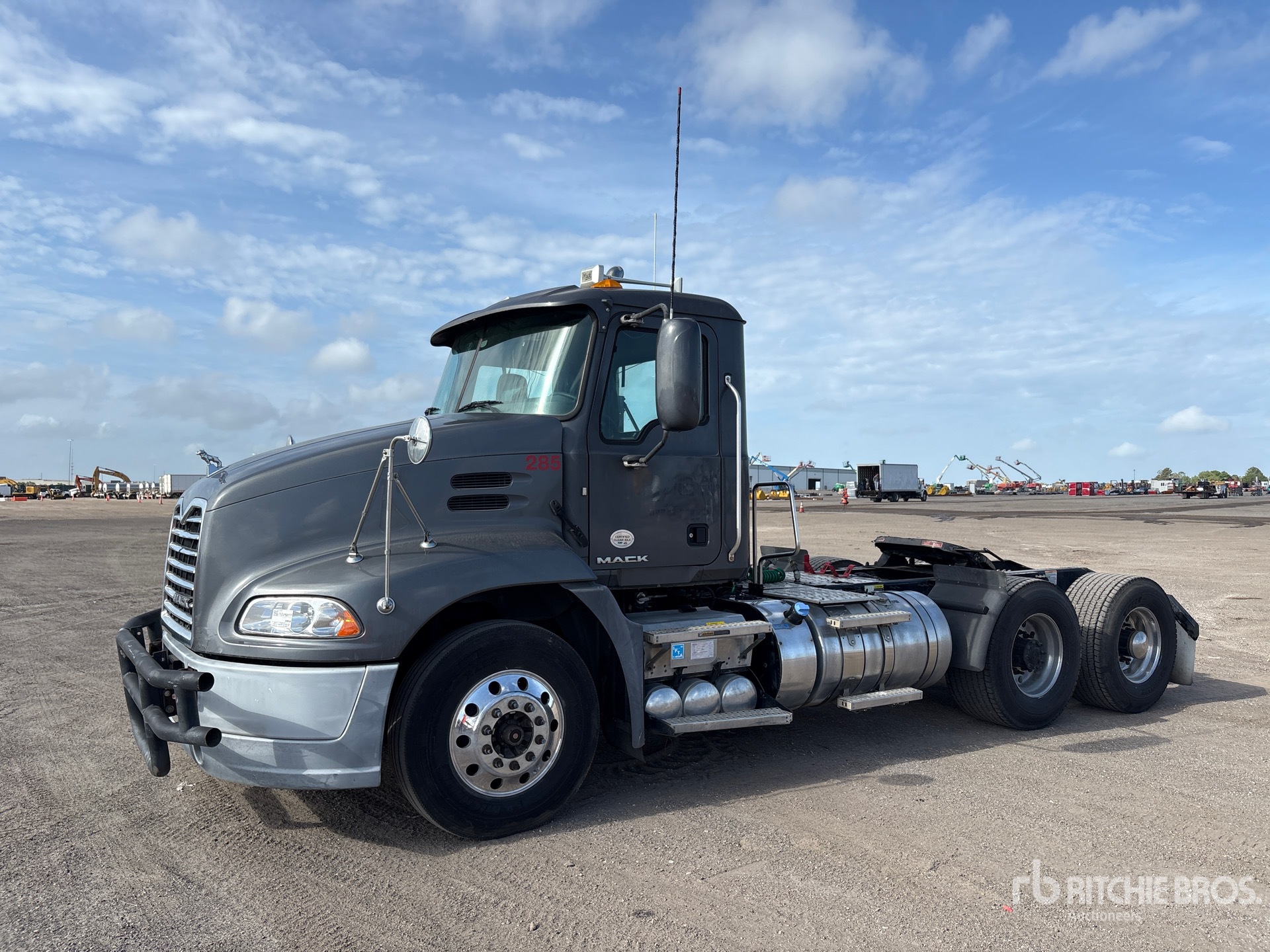 2017 Mack CXU613