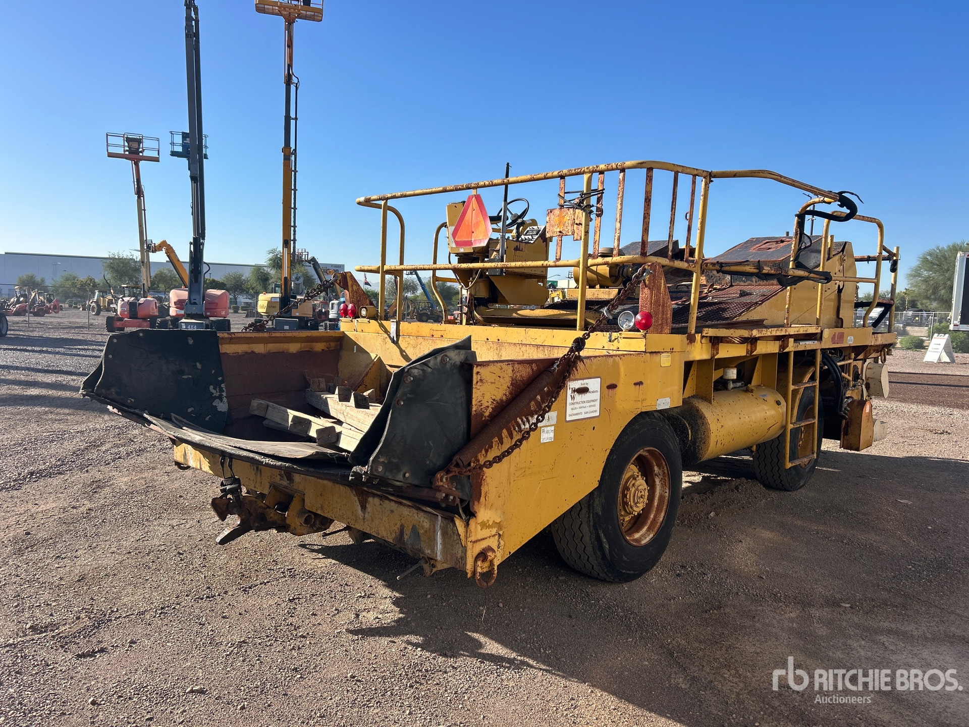 Aspect général with Image, coin arrière droit