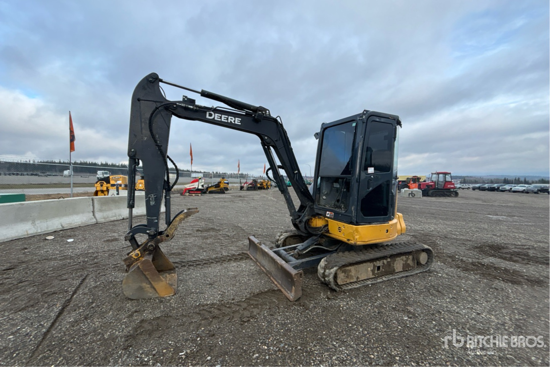 General Appearance with Foto, angolo anteriore sinistro