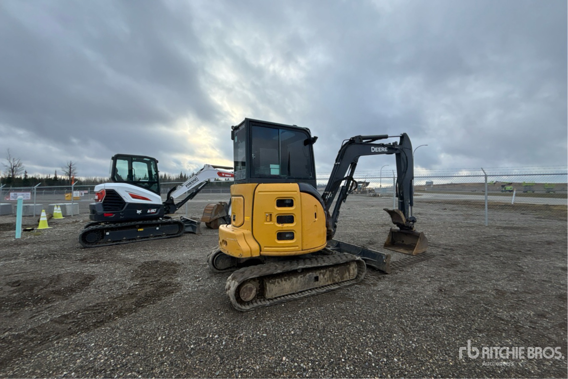 General Appearance with Foto, angolo anteriore sinistro