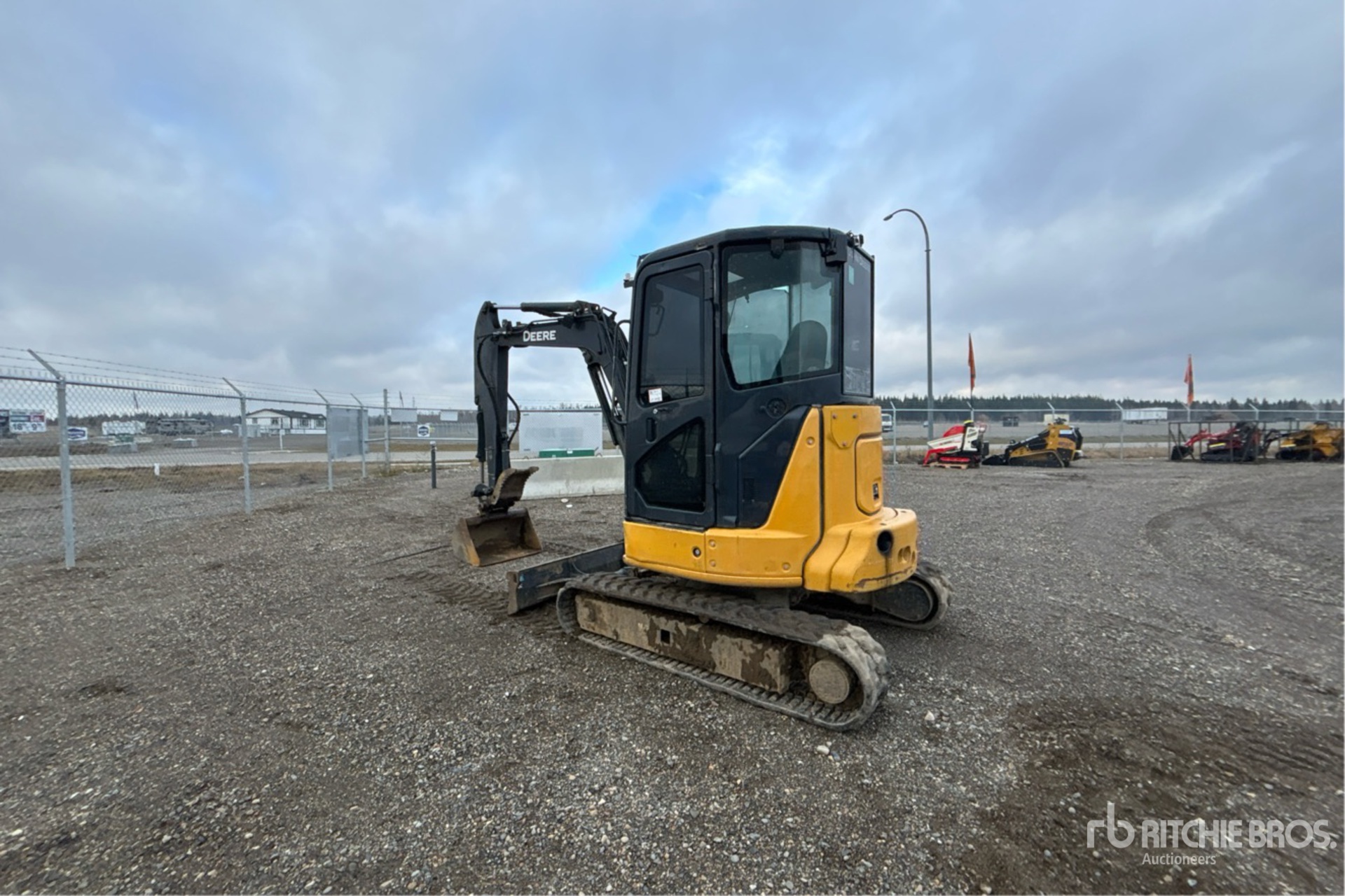 General Appearance with Foto, angolo posteriore sinistro