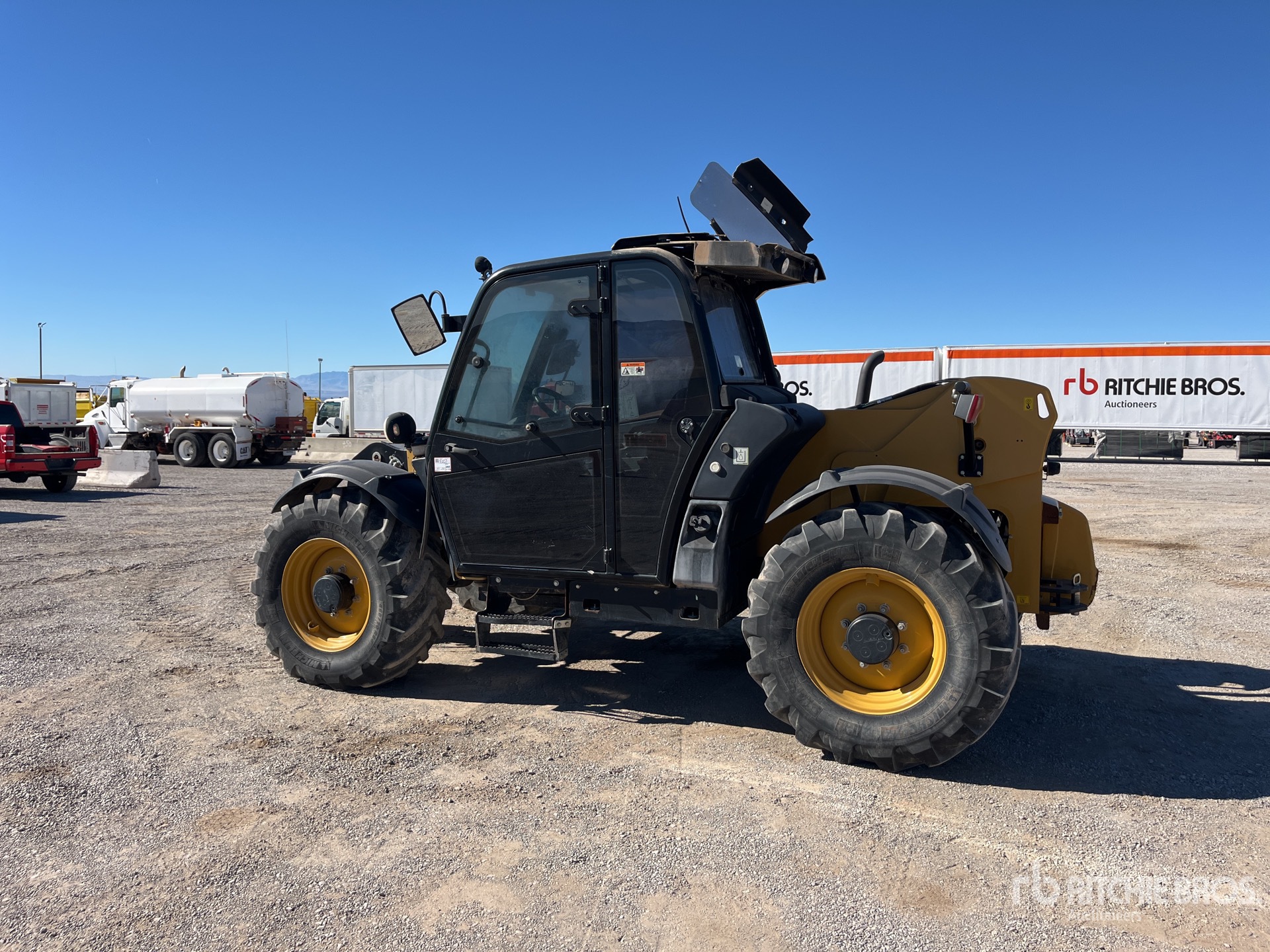 General Appearance with Foto, angolo posteriore sinistro