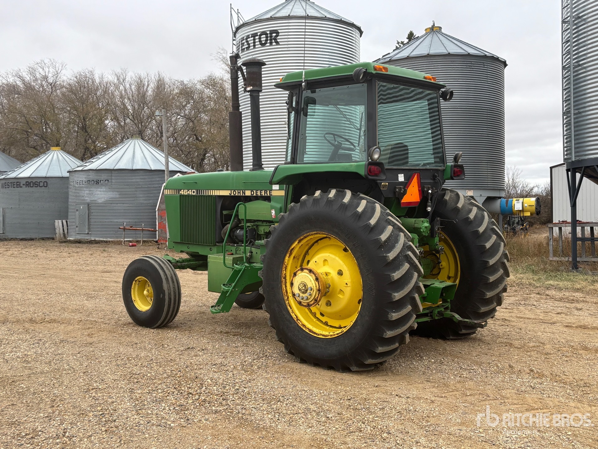 General Appearance with Foto, angolo posteriore sinistro