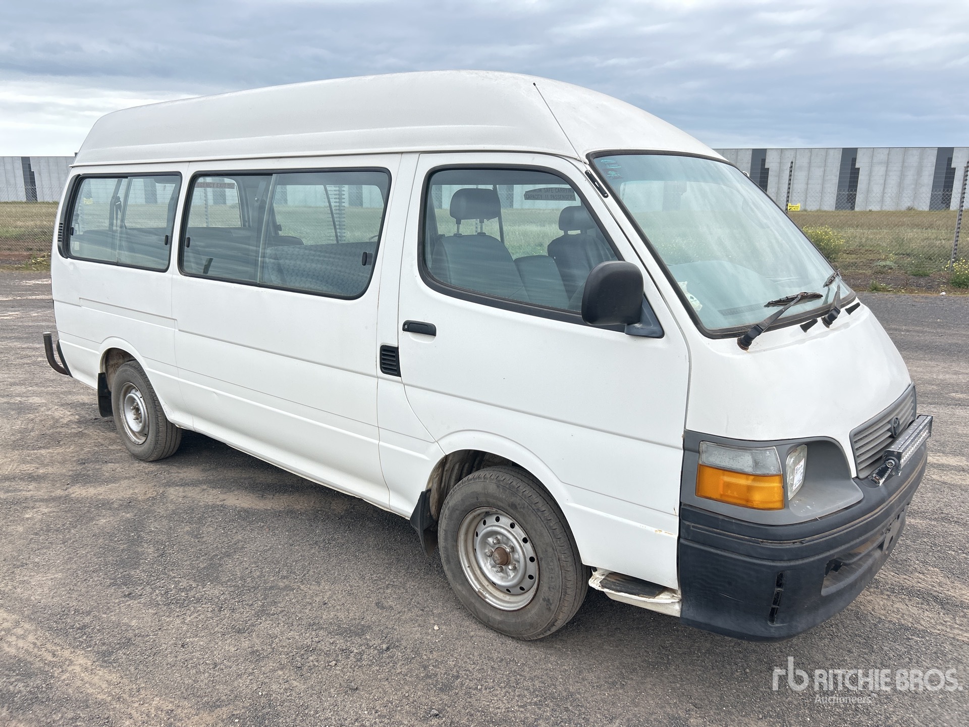 General Appearance with Bild, Ecke vorne links