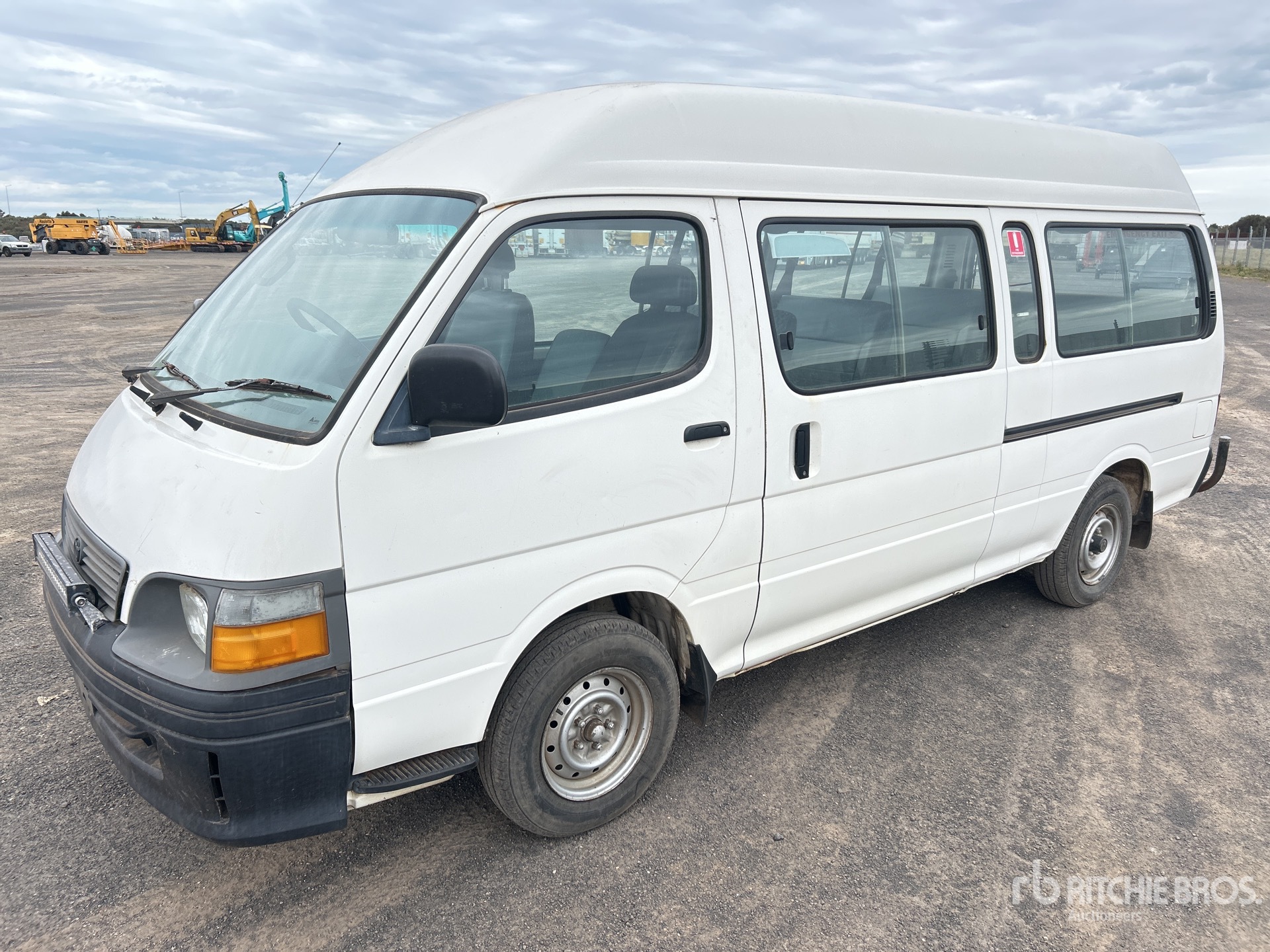 General Appearance with Bild, Ecke vorne rechts