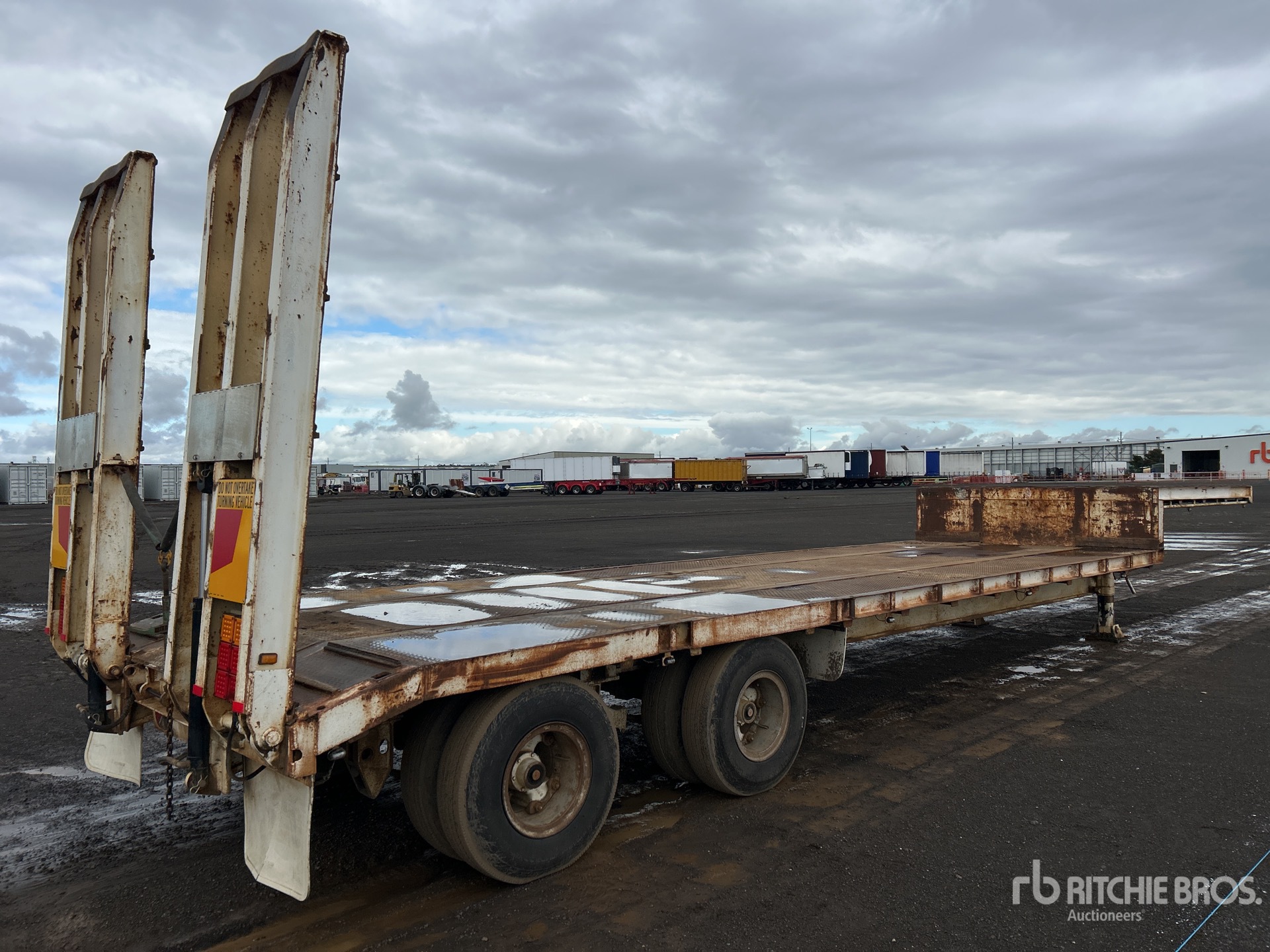 General Appearance with Imagen: esquina trasera izquierda