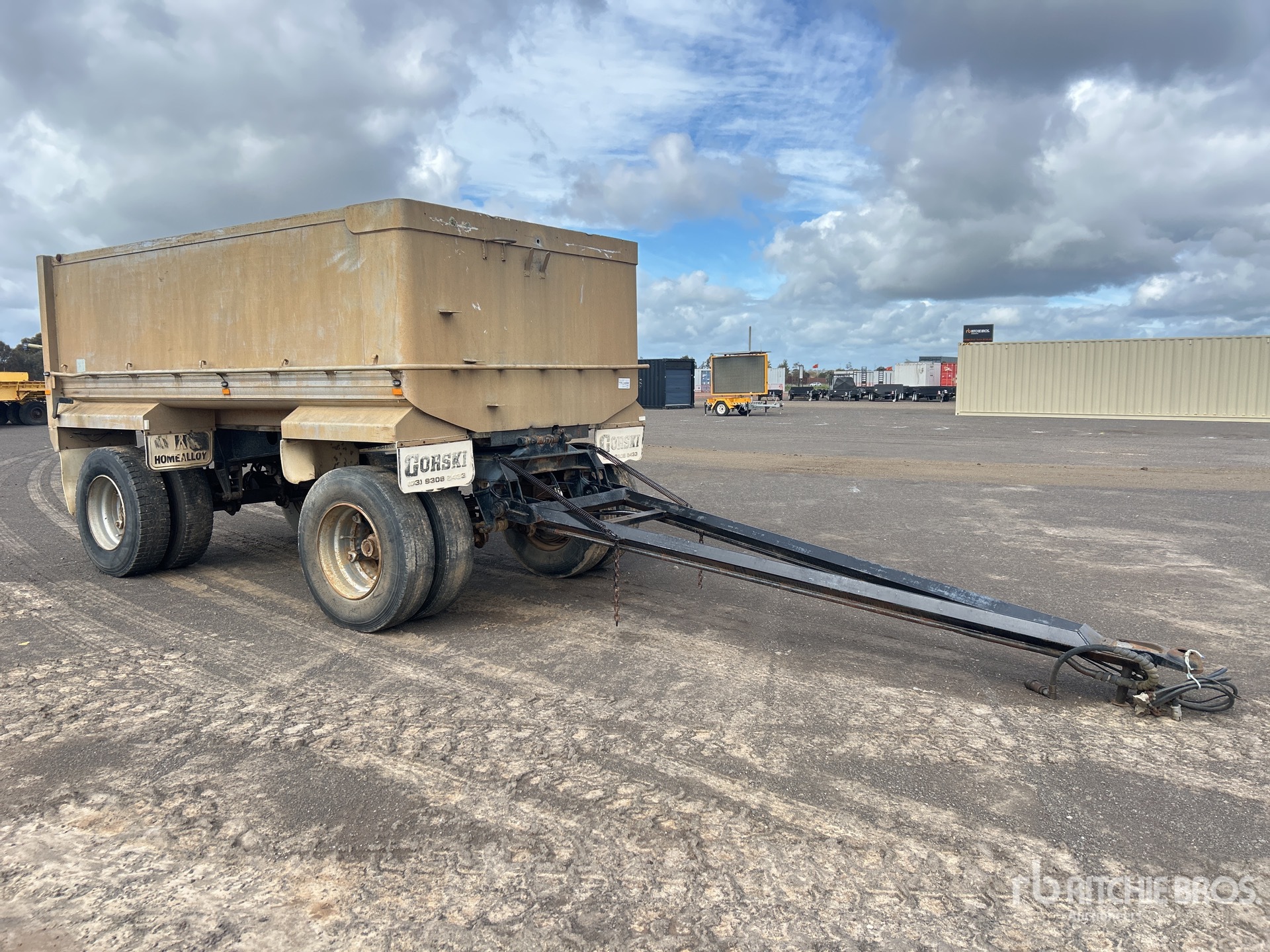 General Appearance with Foto, angolo anteriore sinistro