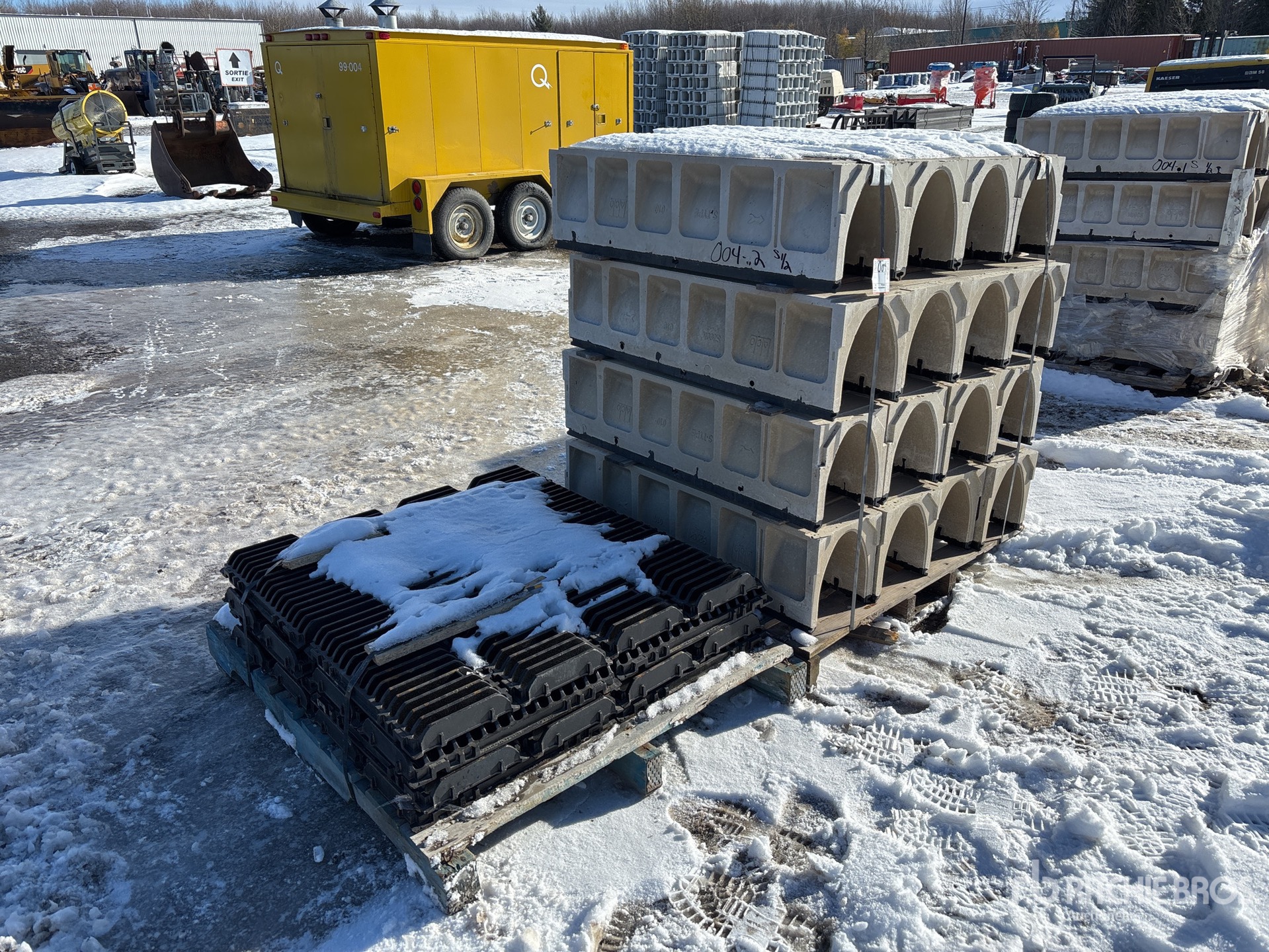 General Appearance with Bild, Ecke vorne rechts