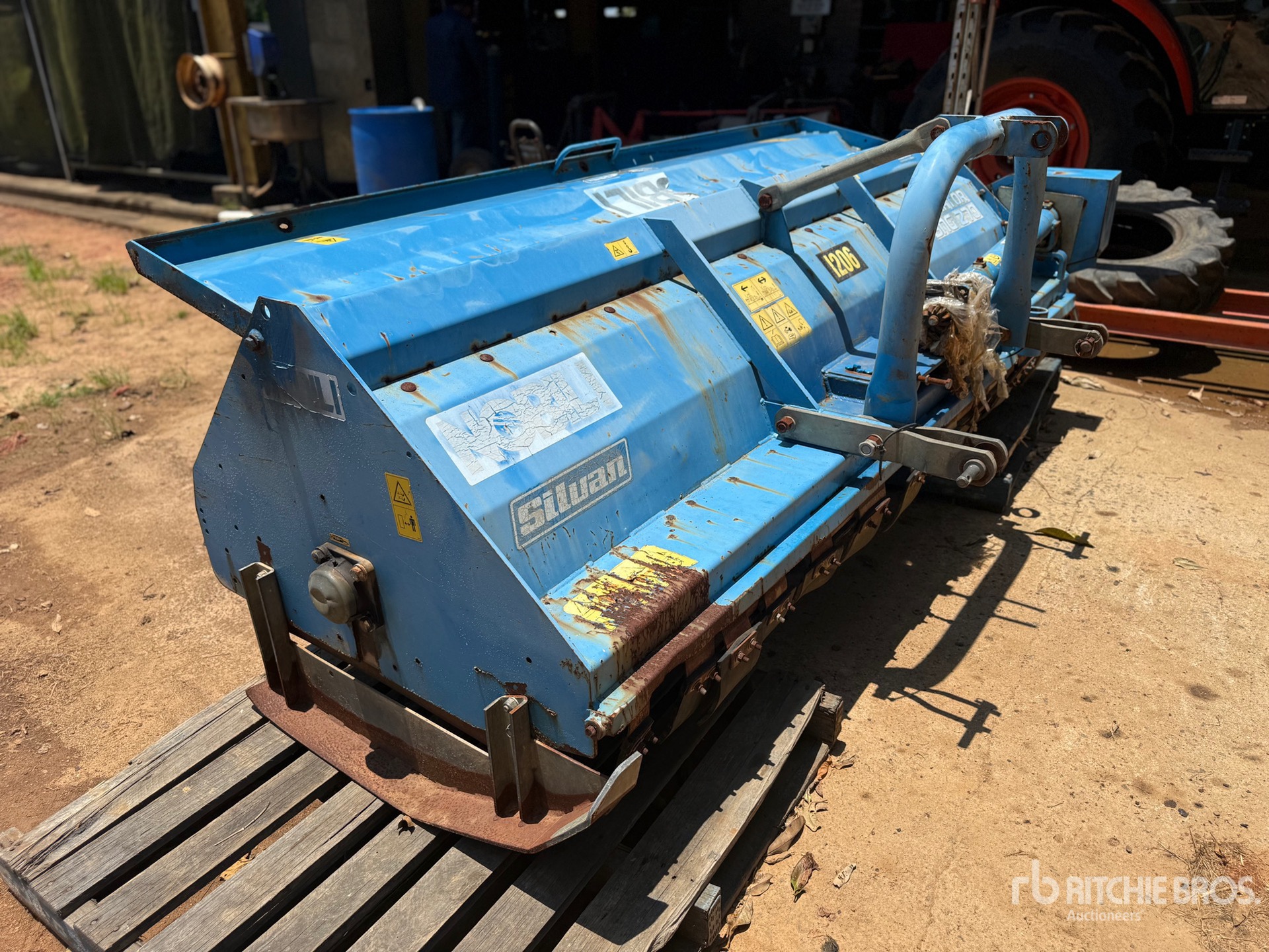 General Appearance with Picture, Left Rear Corner