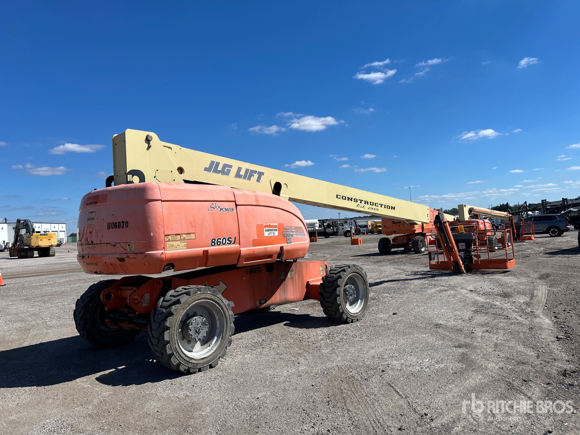 General Appearance with Foto, angolo anteriore sinistro