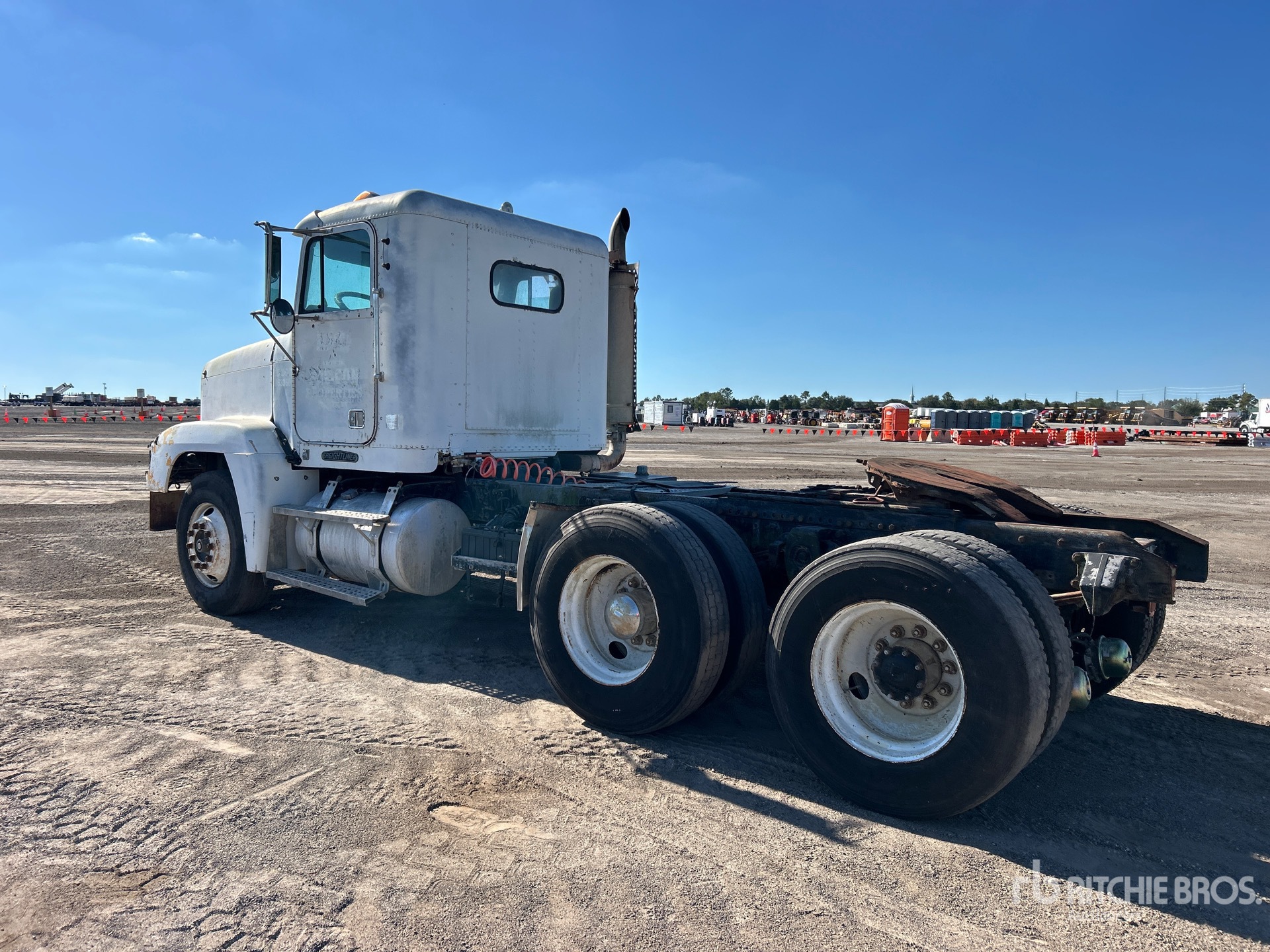 General Appearance with Bild, Ecke hinten links