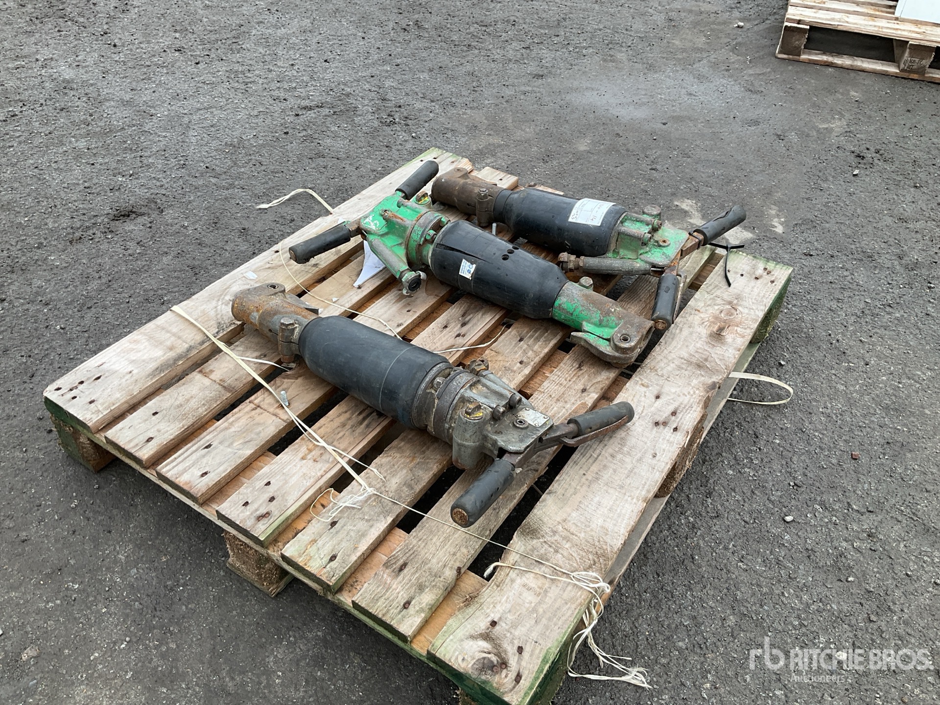 Aspect général with Image, coin arrière droit