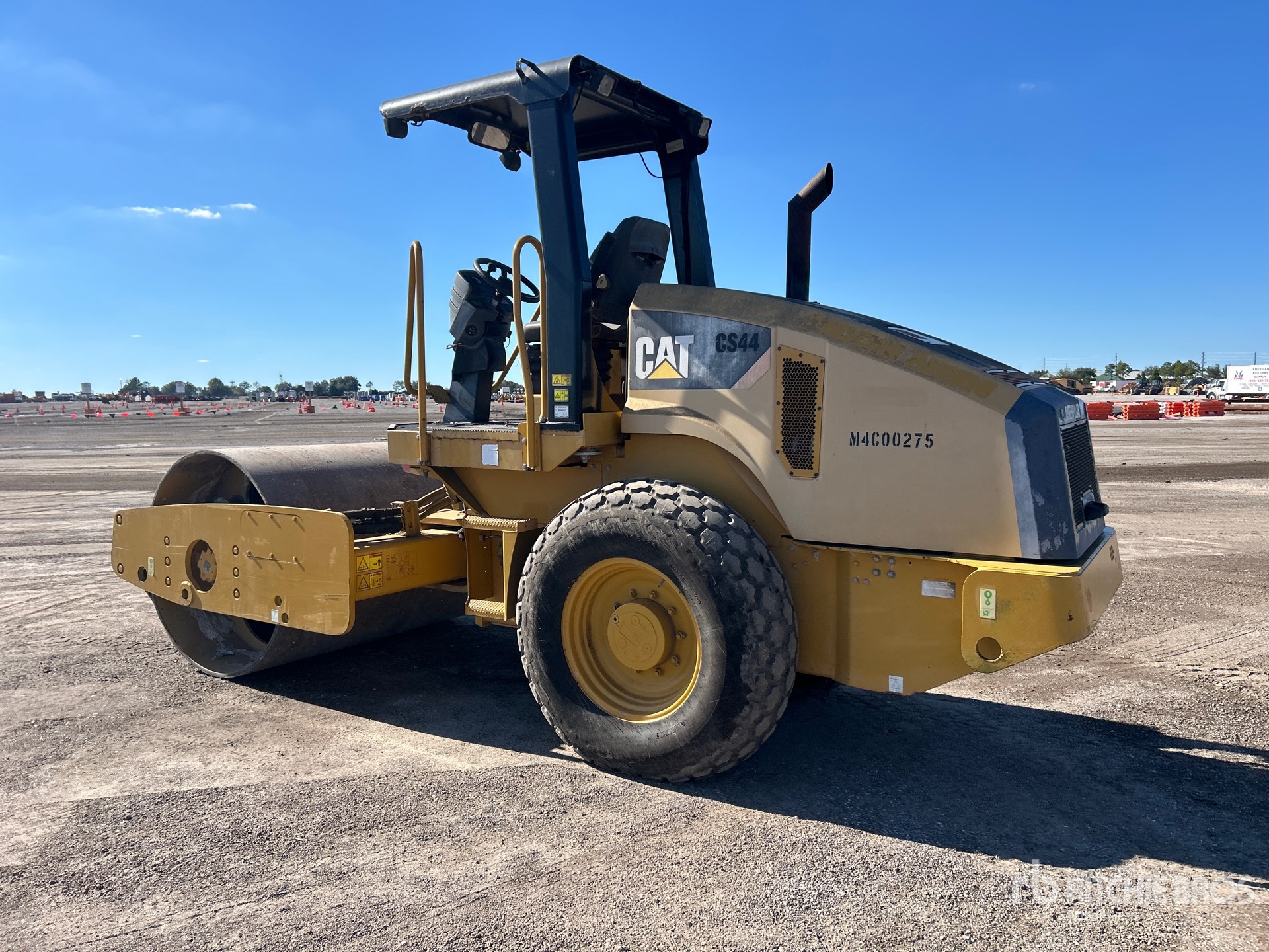 General Appearance with Foto, angolo posteriore sinistro