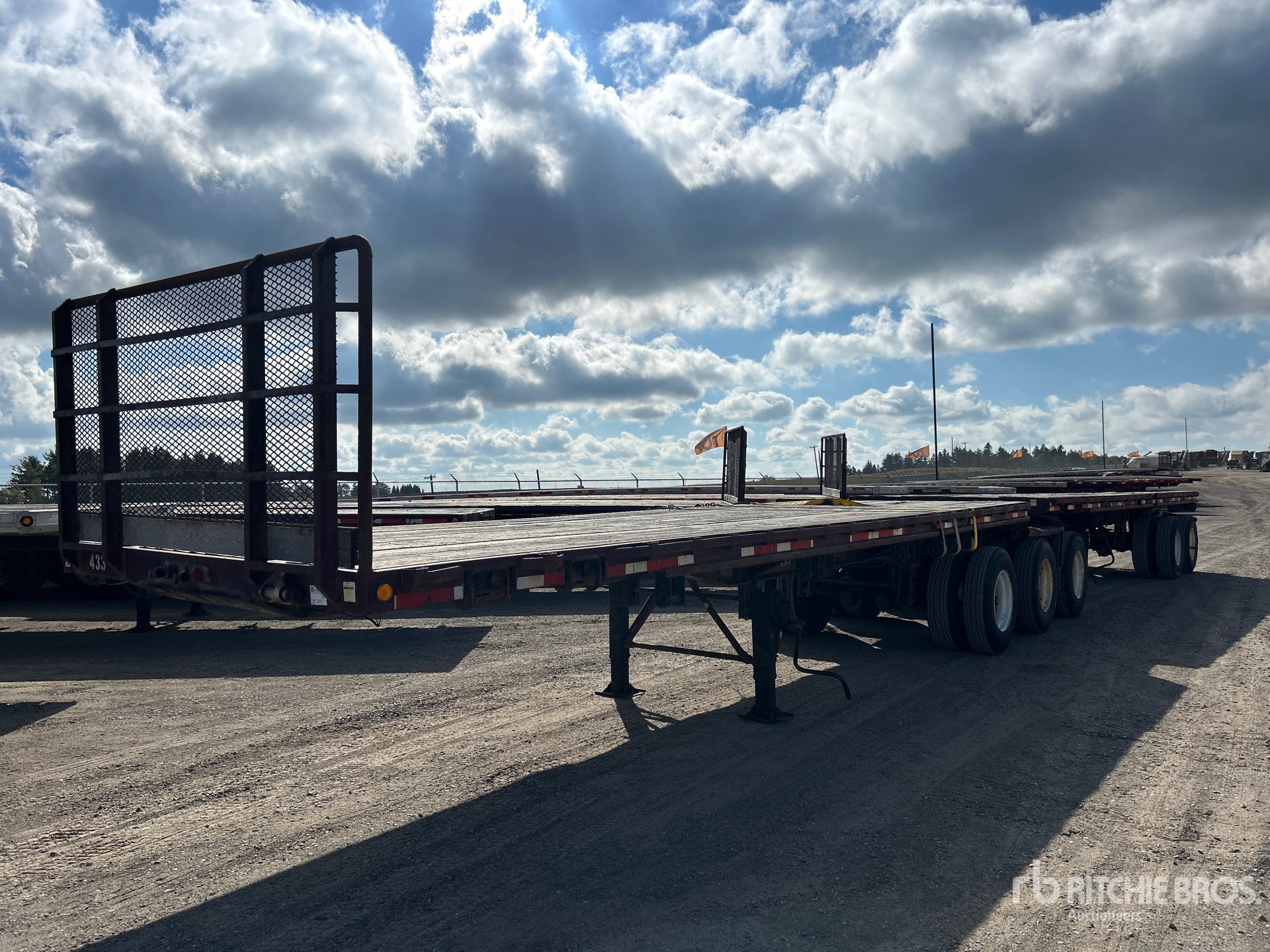 General Appearance with Bild, Ecke vorne links