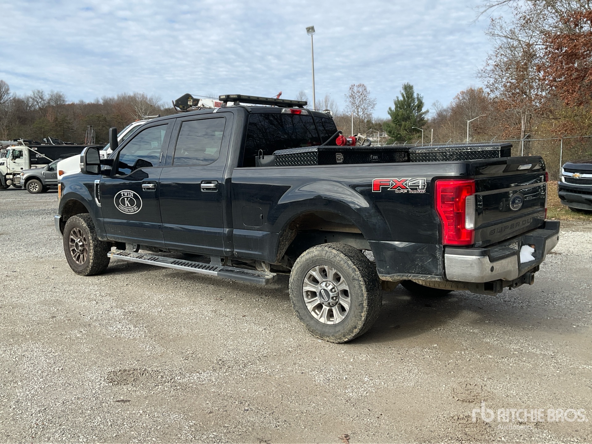 General Appearance with Foto, angolo posteriore sinistro