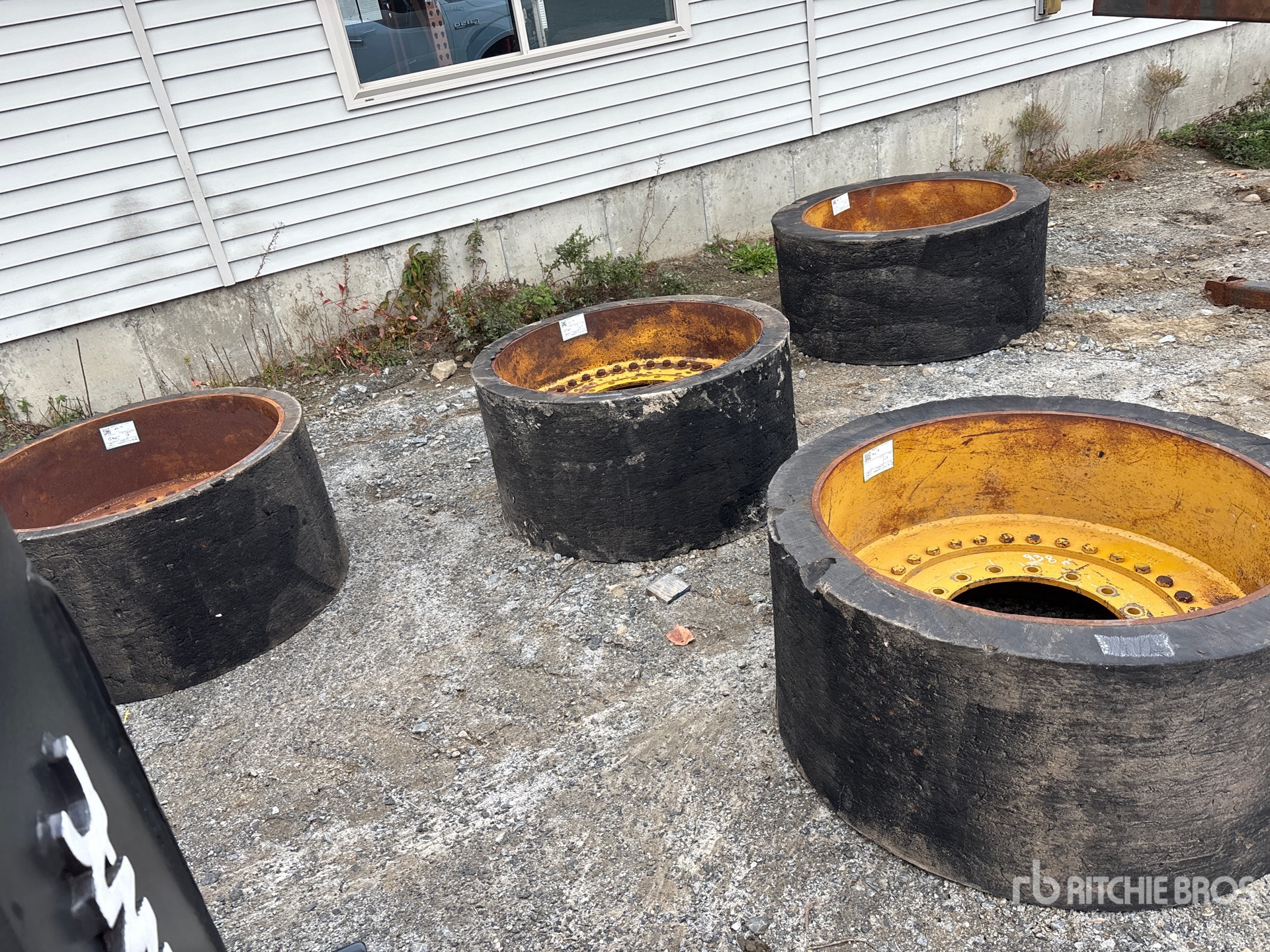 Aspect général with Image, coin avant droit