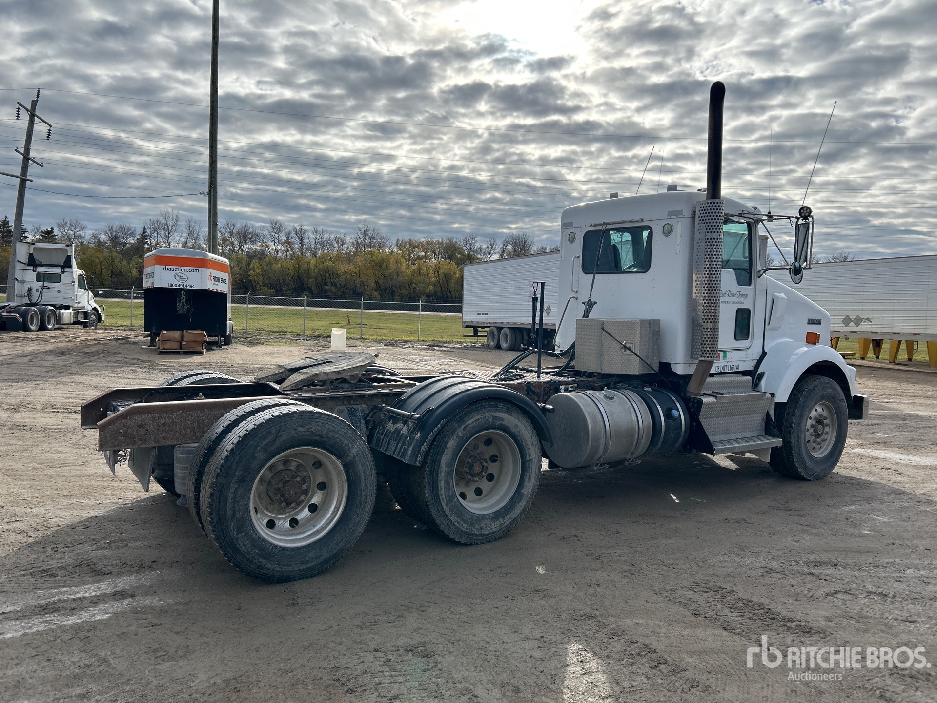 Aspect général with Image, coin arrière droit