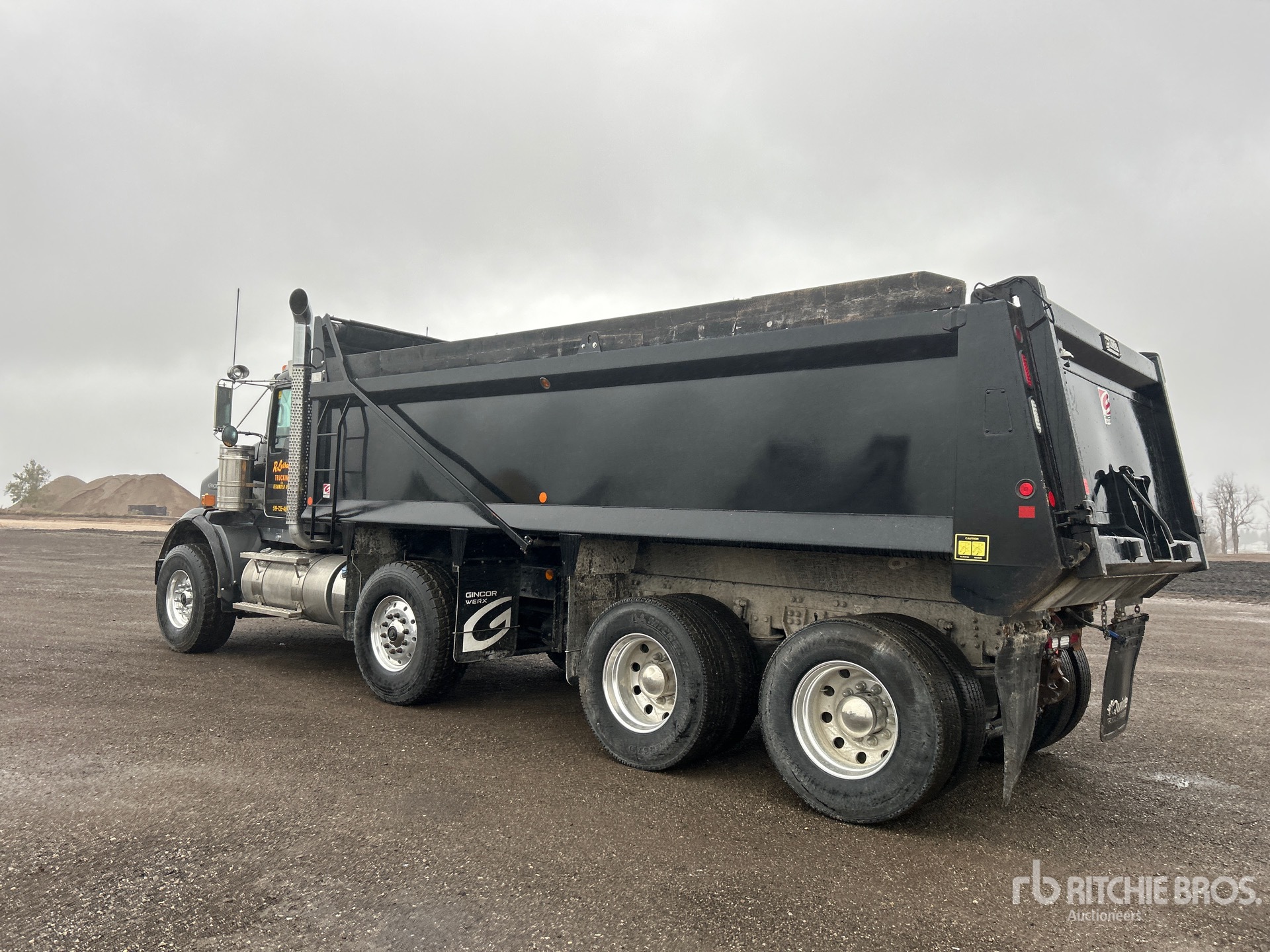 General Appearance with Foto, angolo posteriore sinistro