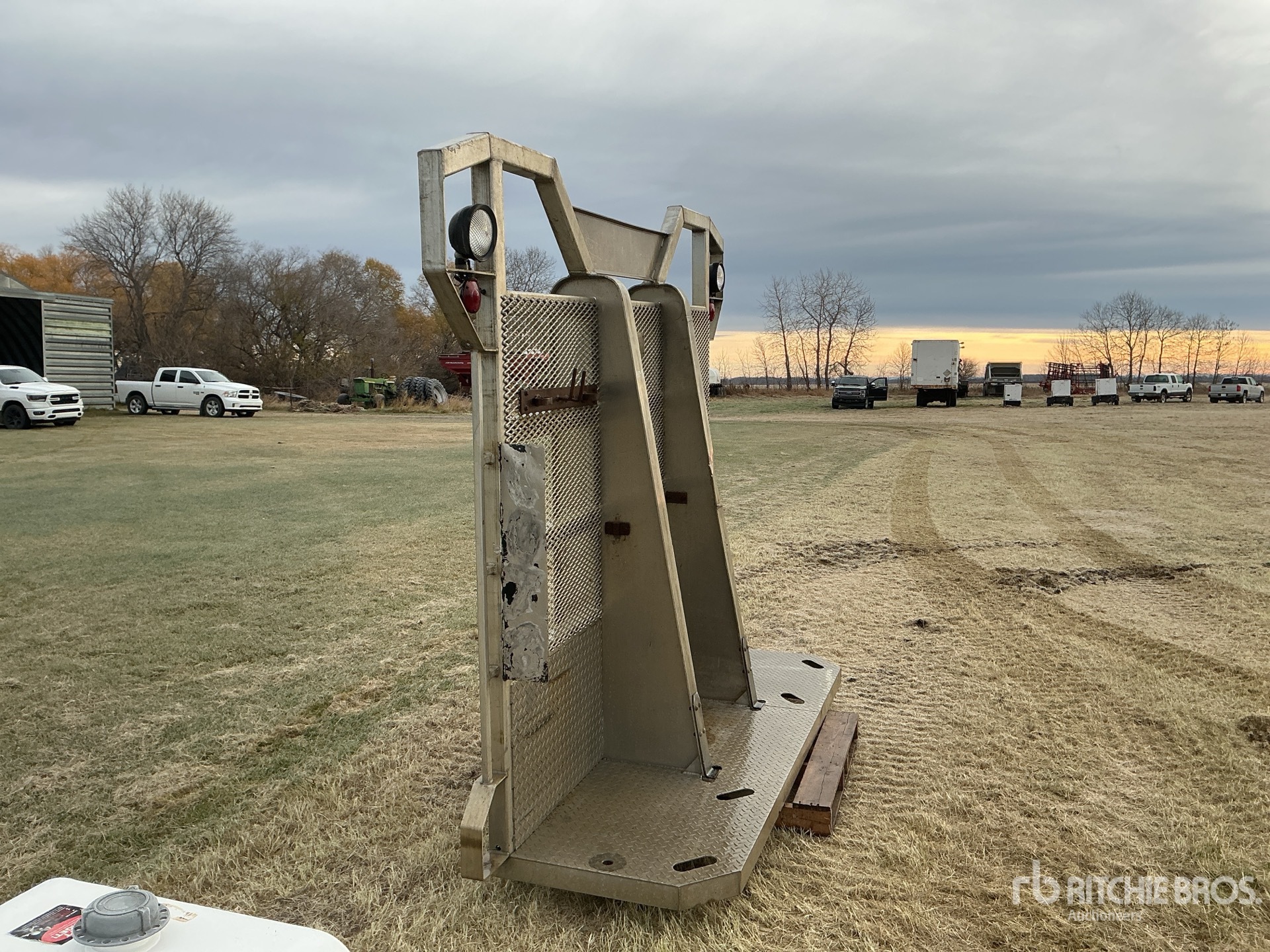 General Appearance with Bild, Ecke vorne rechts