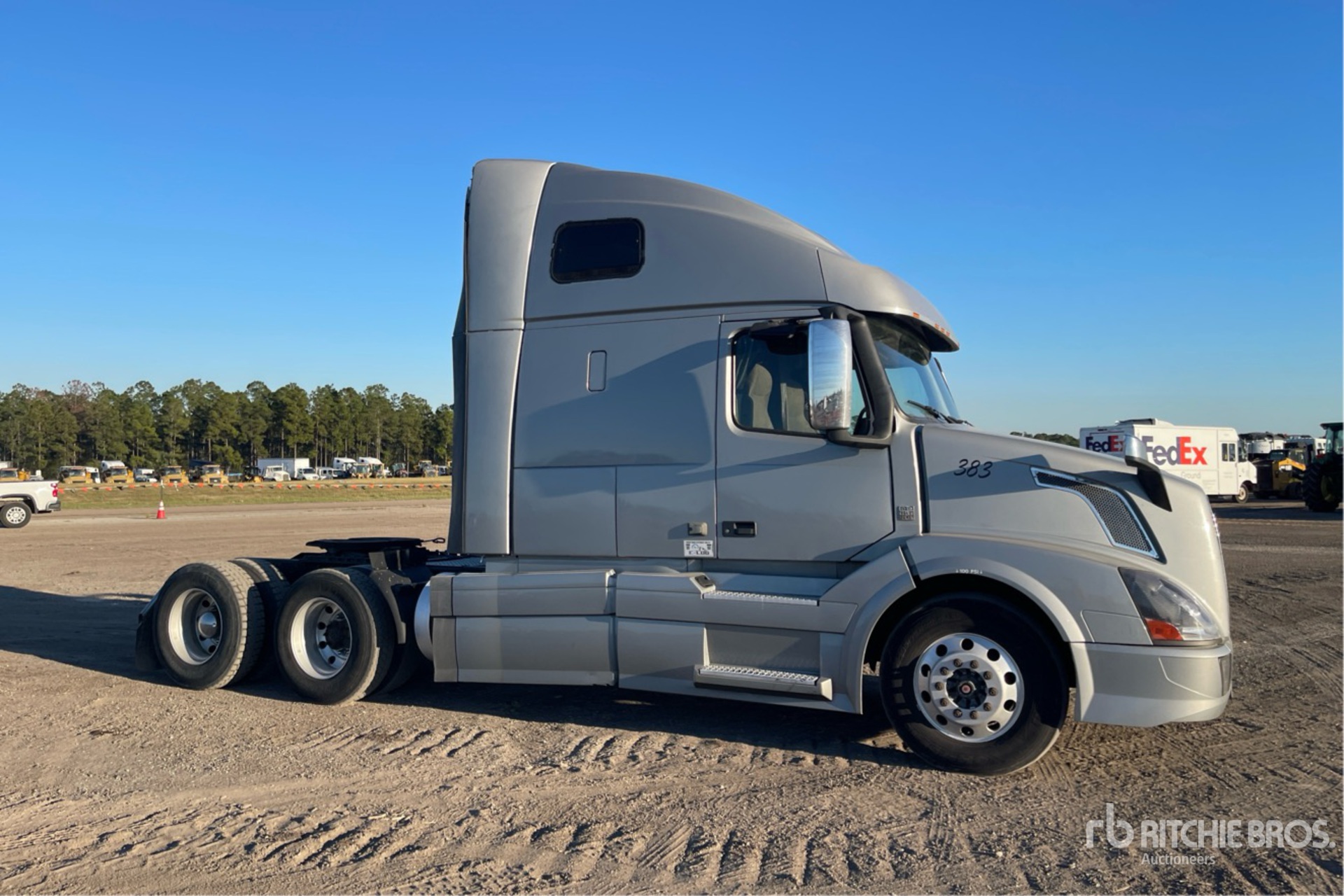 General Appearance with Picture, Right Front Corner